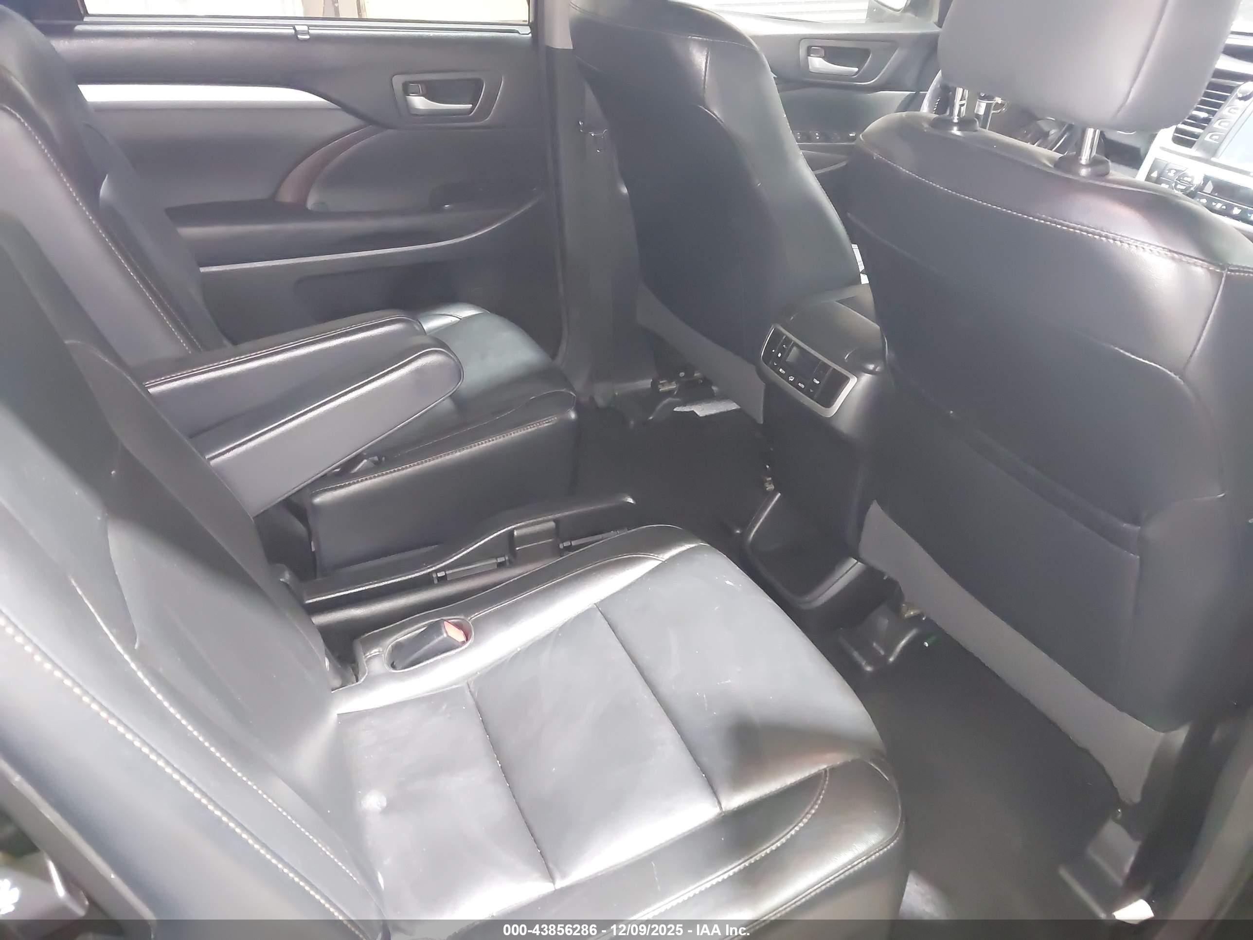 TOYOTA HIGHLANDER image 8