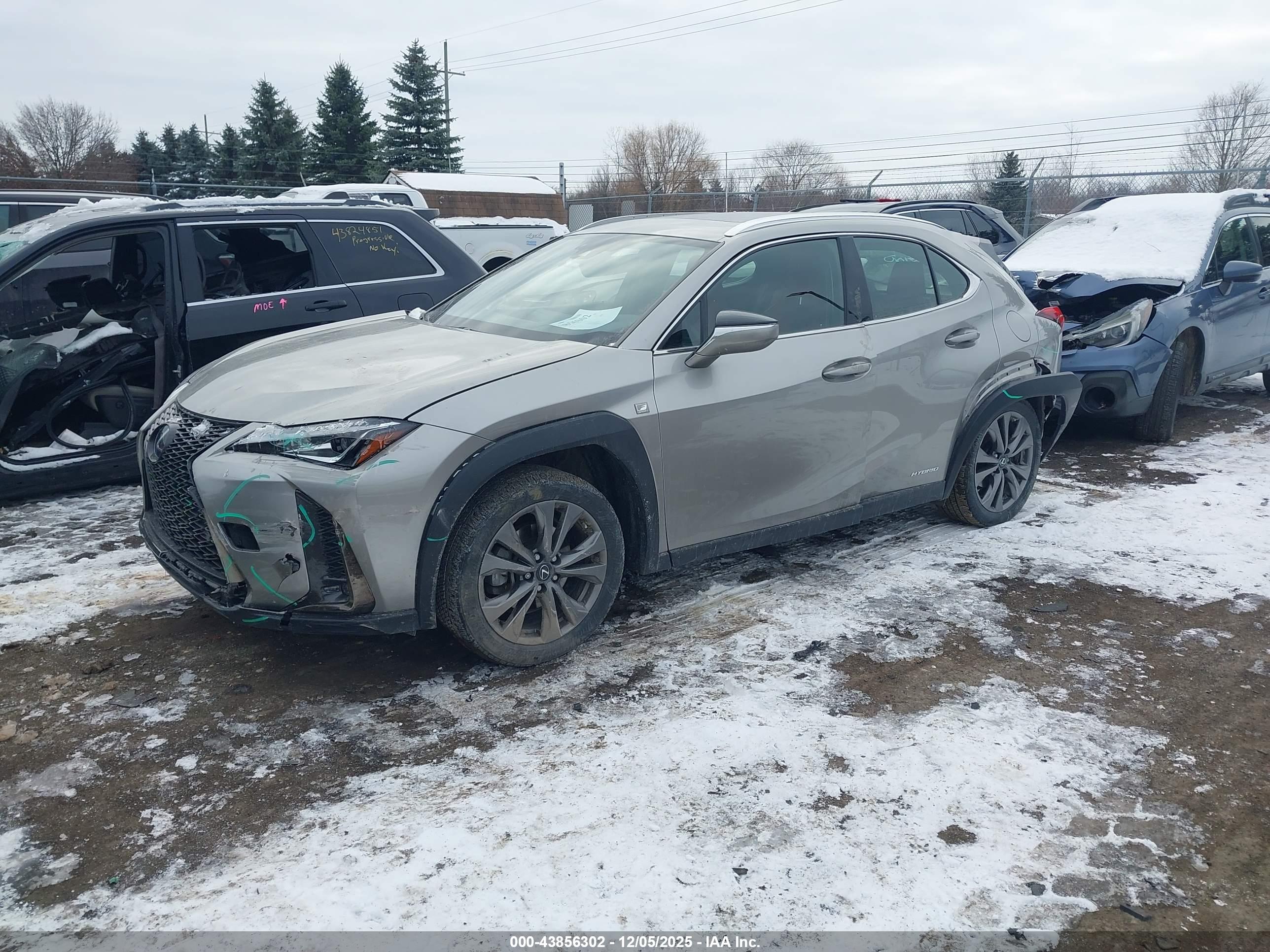 LEXUS UX image 2