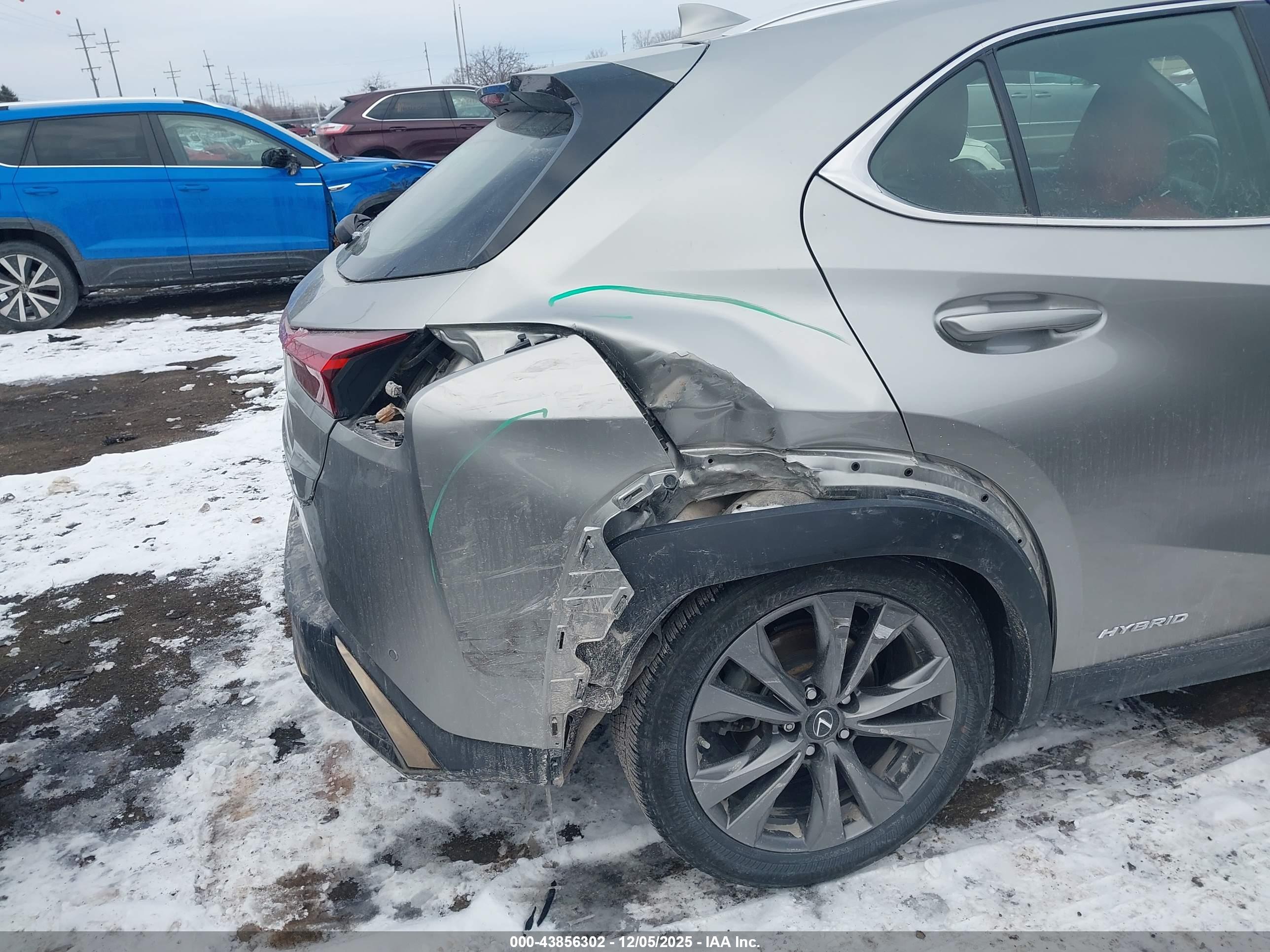 LEXUS UX image 6