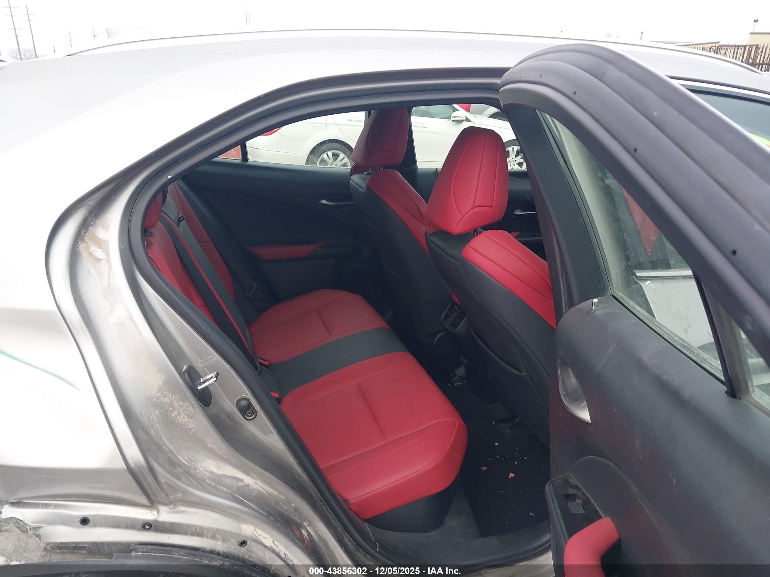 LEXUS UX image 8