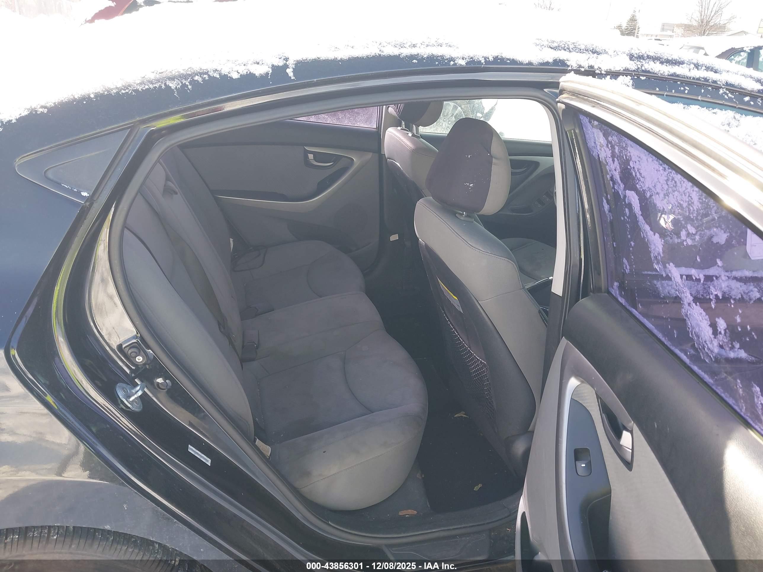 HYUNDAI ELANTRA image 8