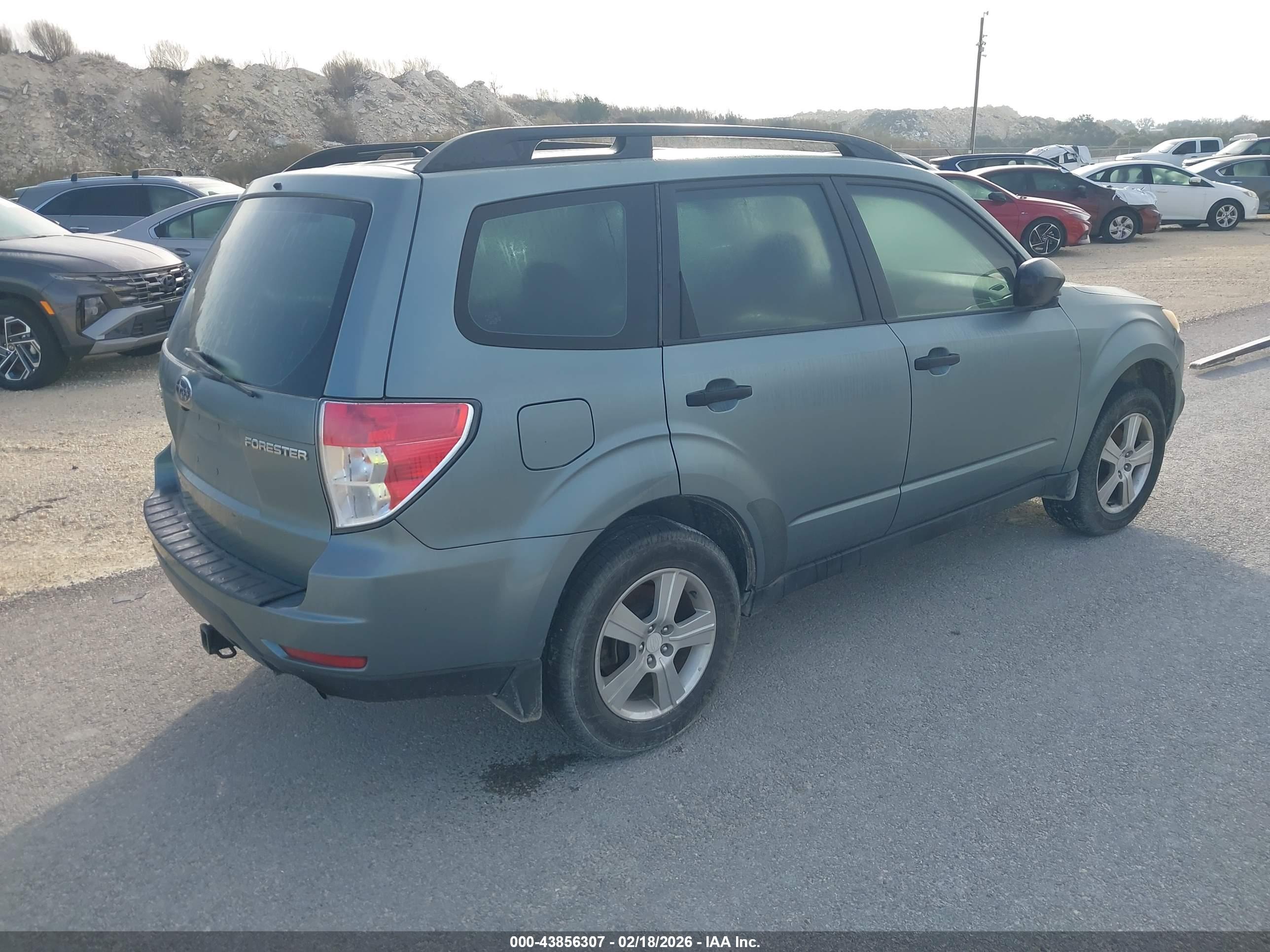 SUBARU FORESTER image 4