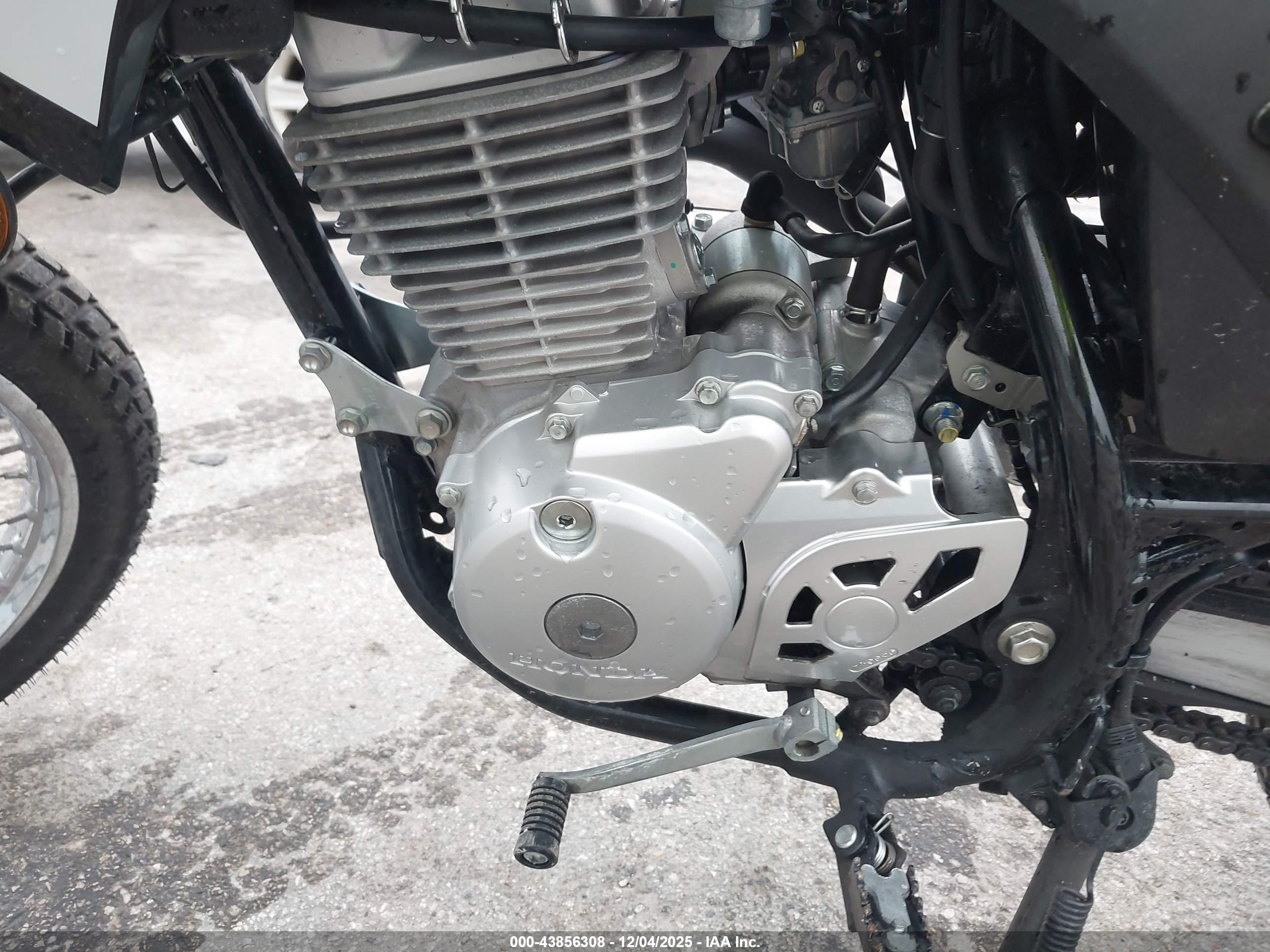 HONDA XR150L image 9