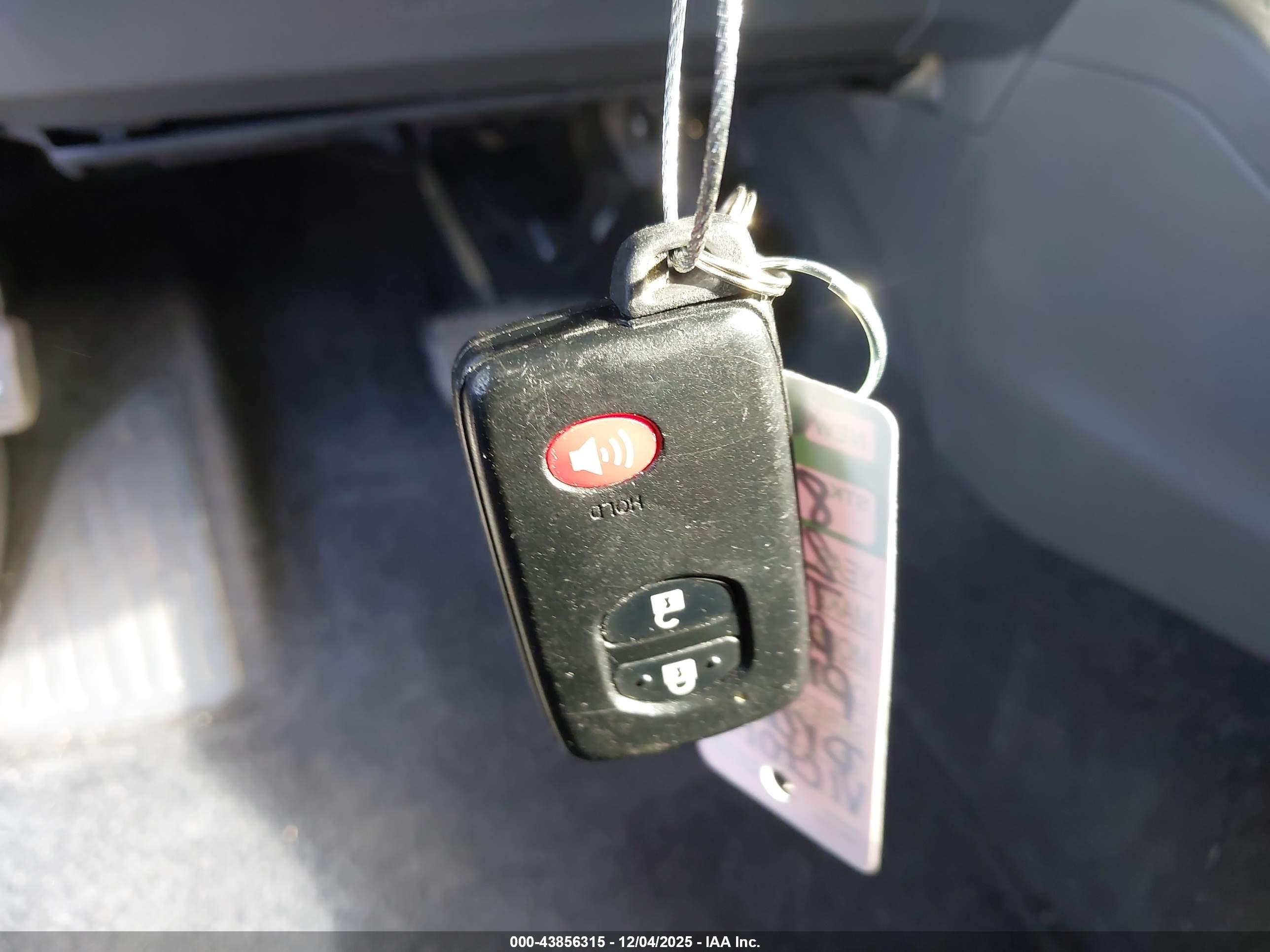 TOYOTA PRIUS image 11