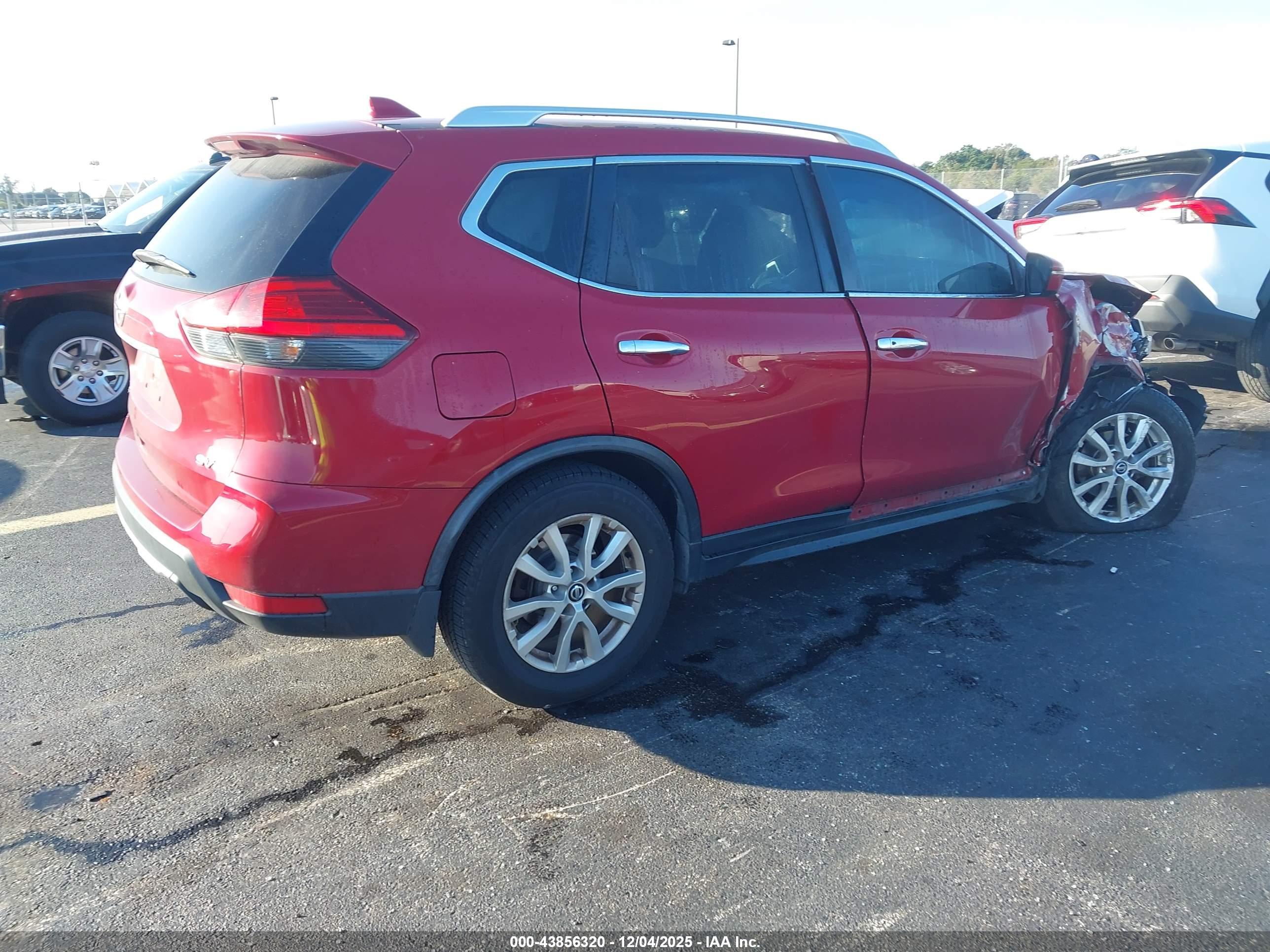 NISSAN ROGUE image 4