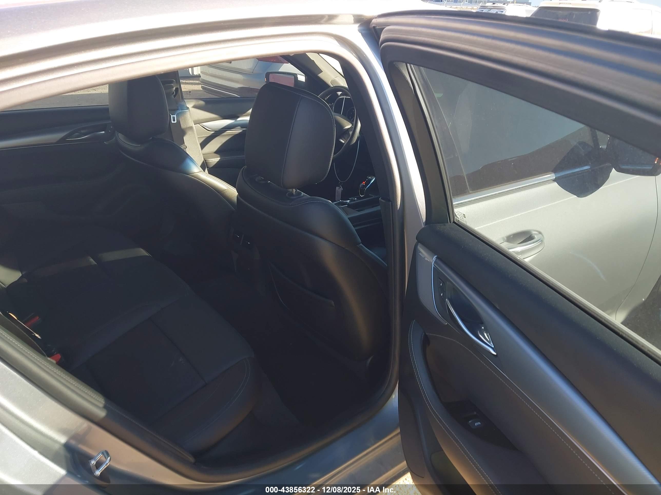 CADILLAC CT5 image 8