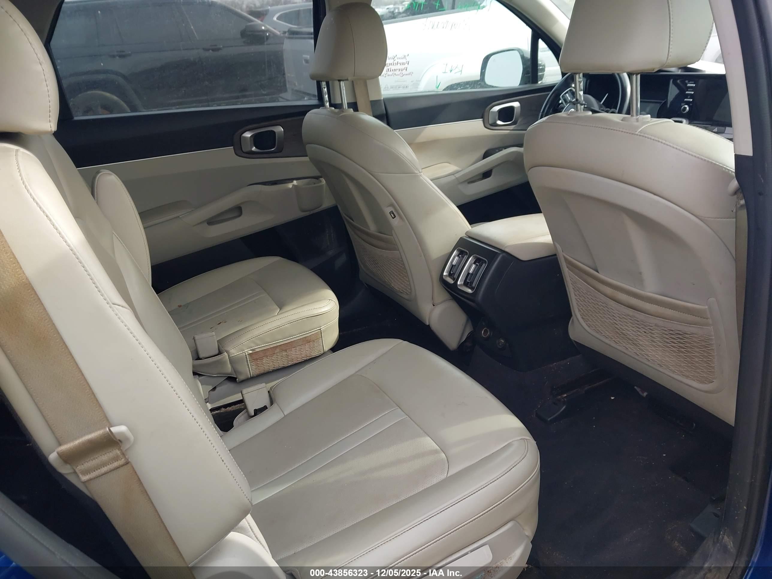 KIA SORENTO image 8