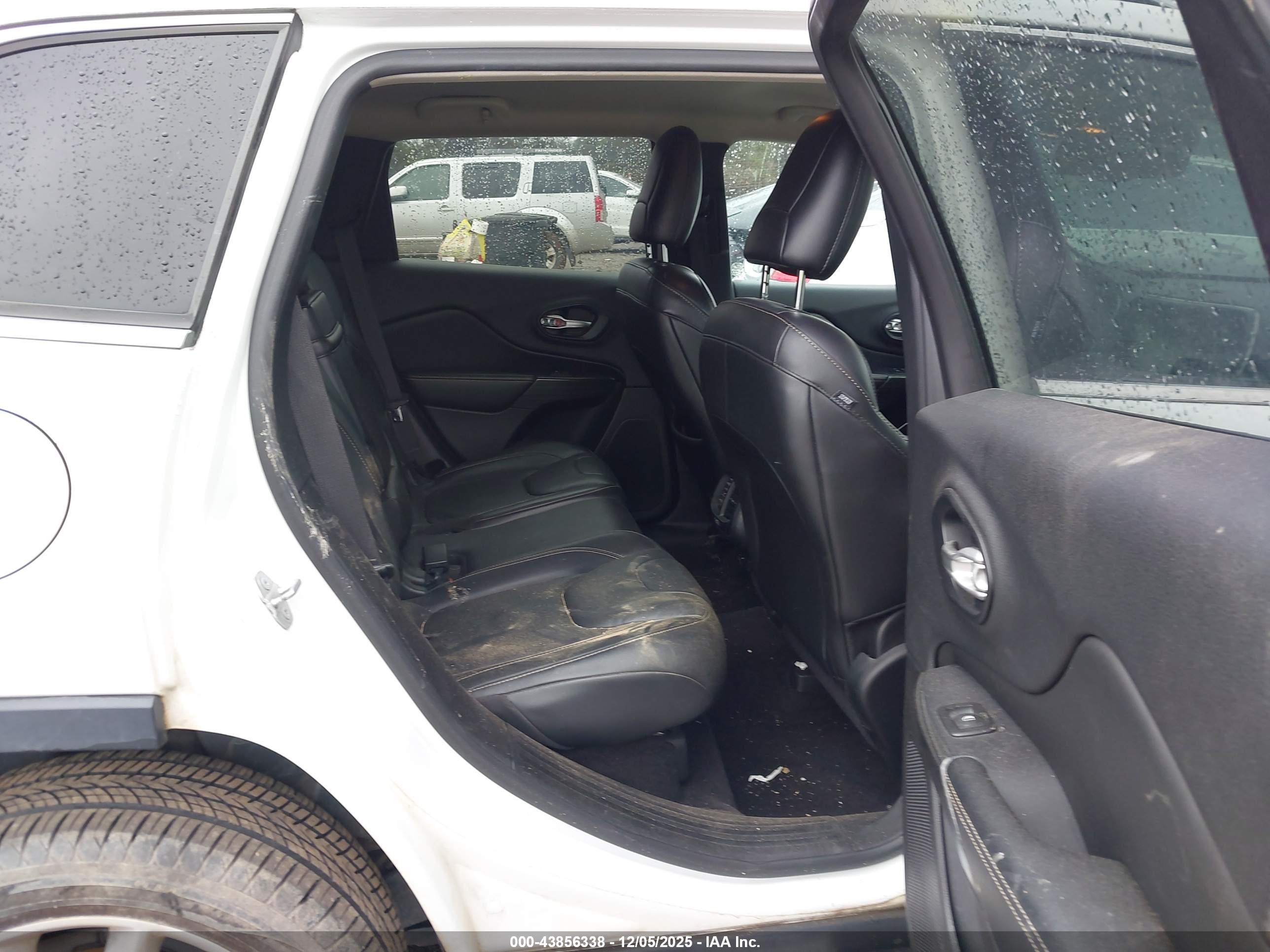 JEEP CHEROKEE image 8