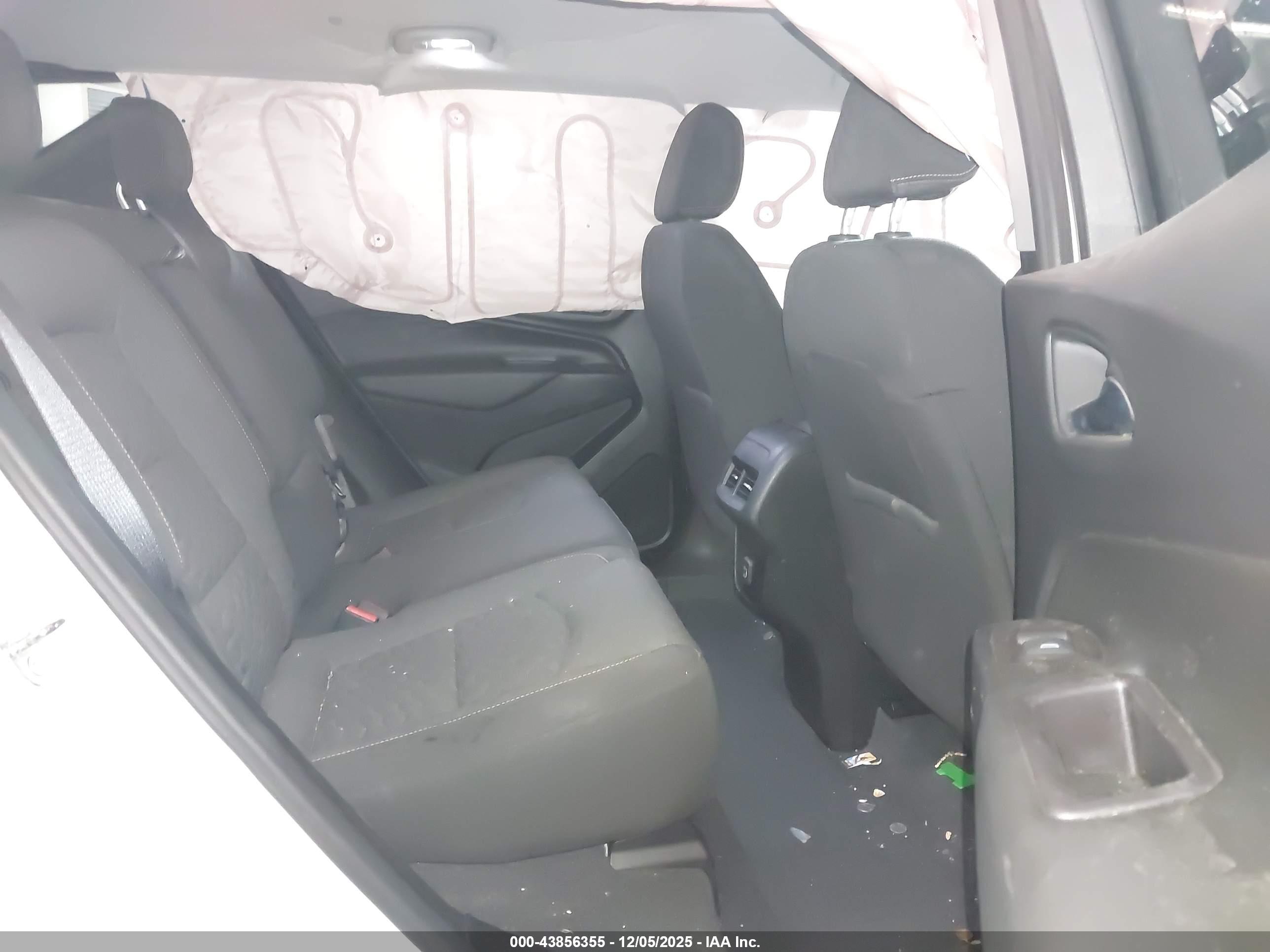 CHEVROLET EQUINOX image 8