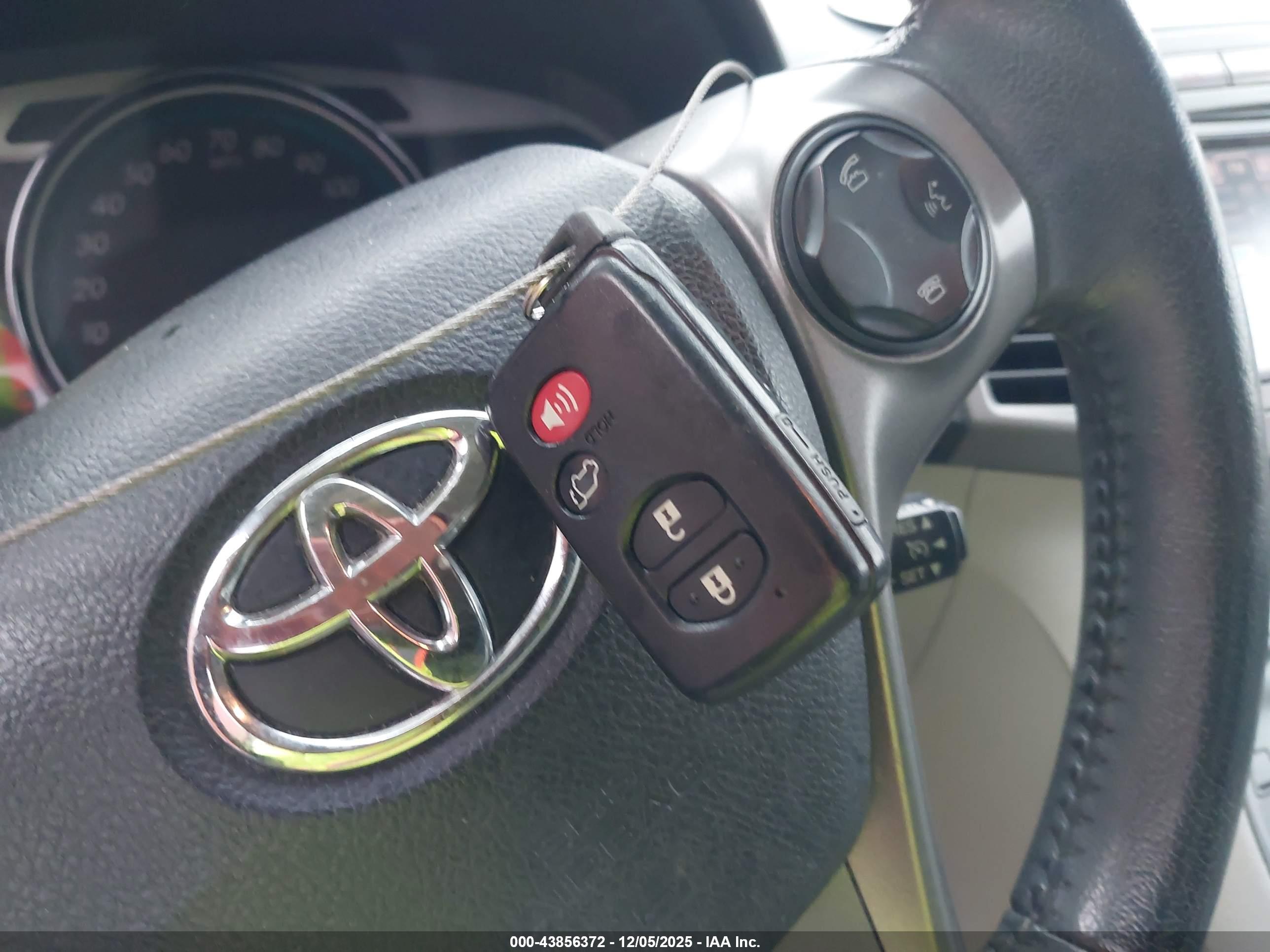 TOYOTA VENZA image 11