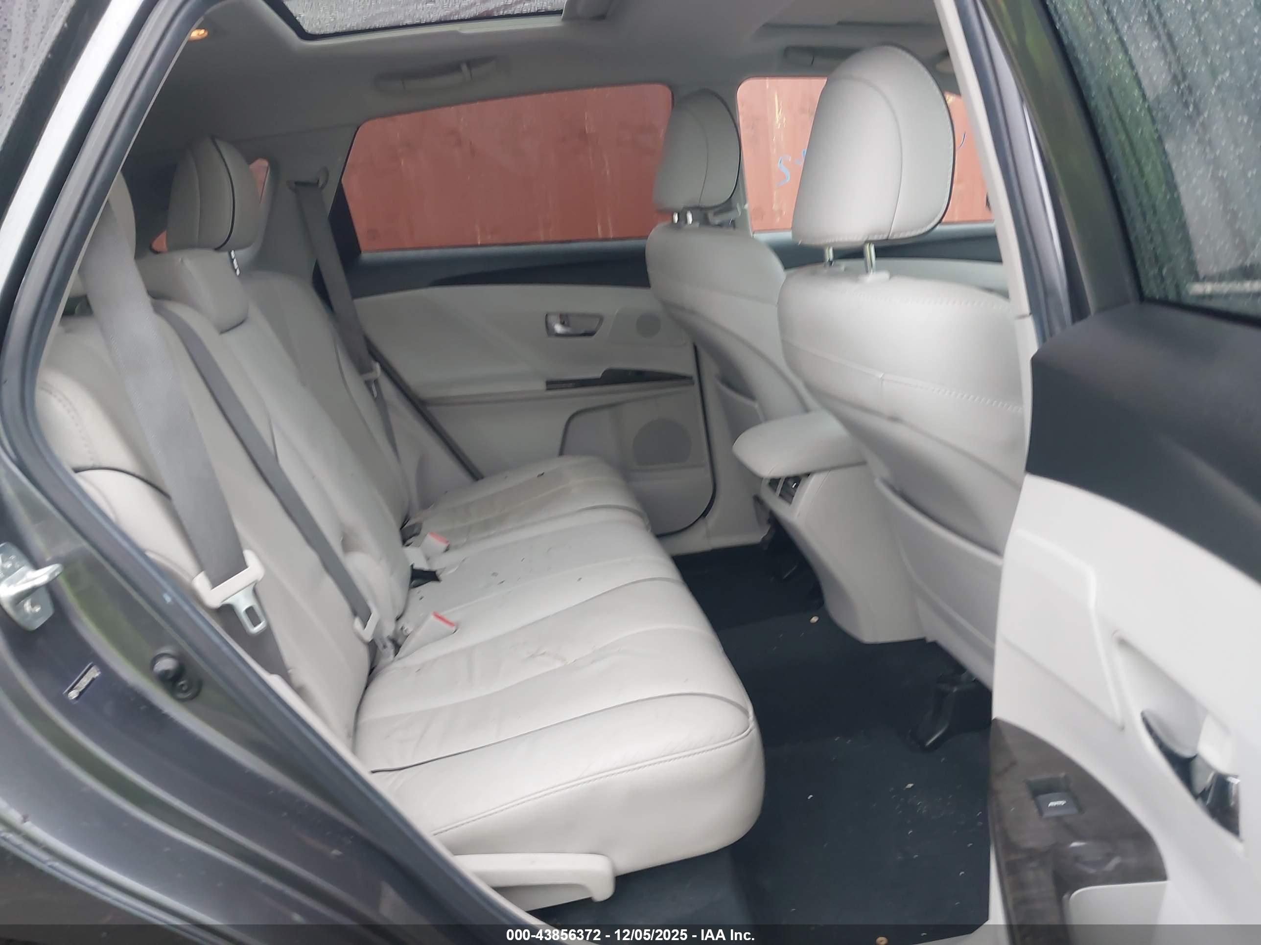 TOYOTA VENZA image 8