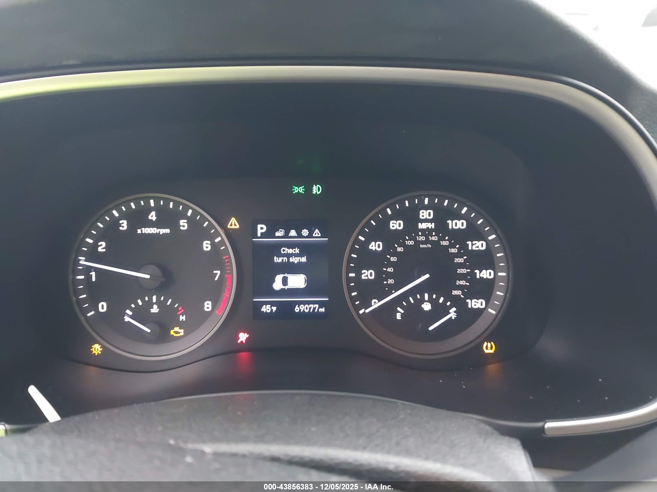 HYUNDAI TUCSON image 7