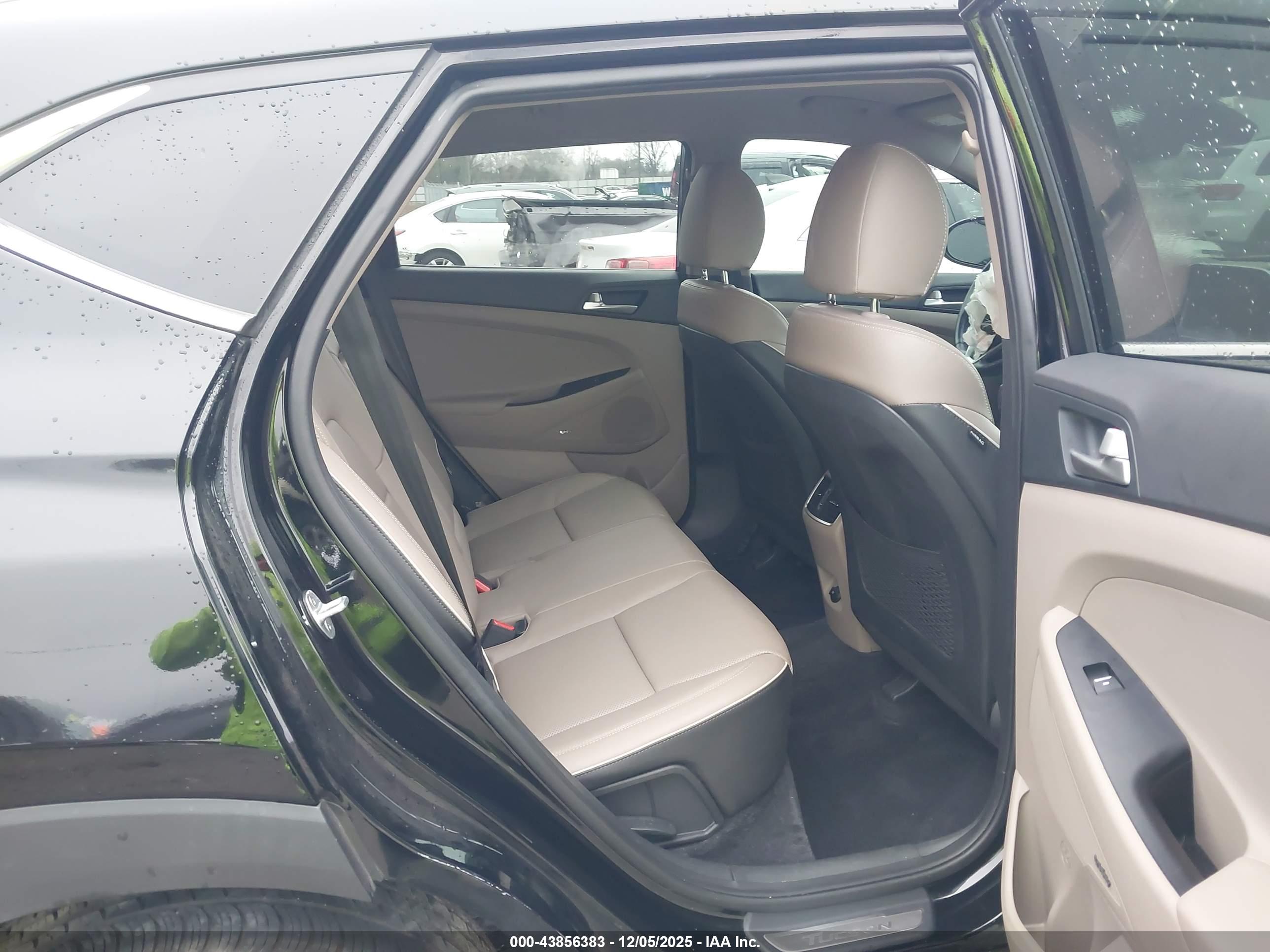 HYUNDAI TUCSON image 8