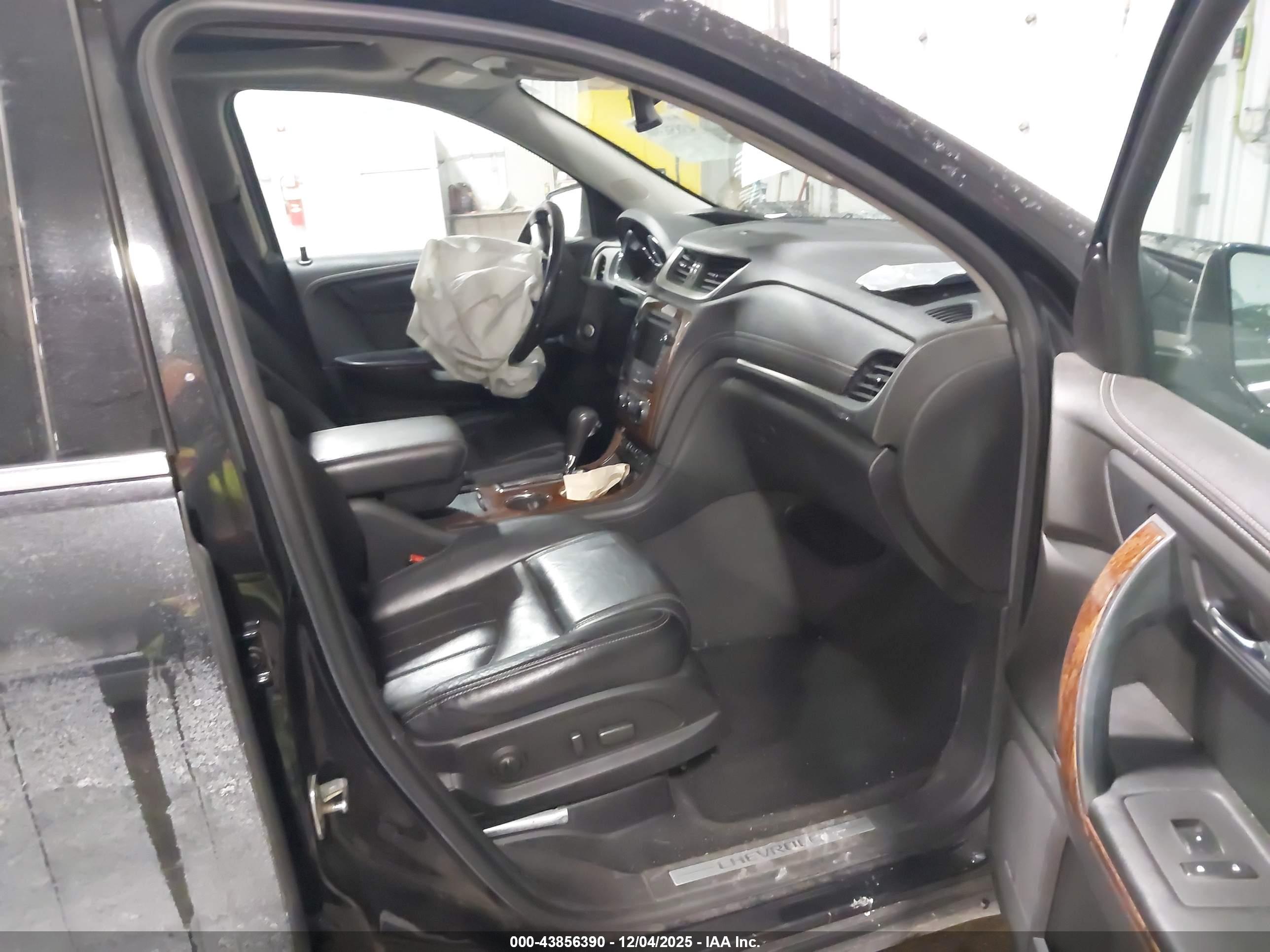 CHEVROLET TRAVERSE image 5
