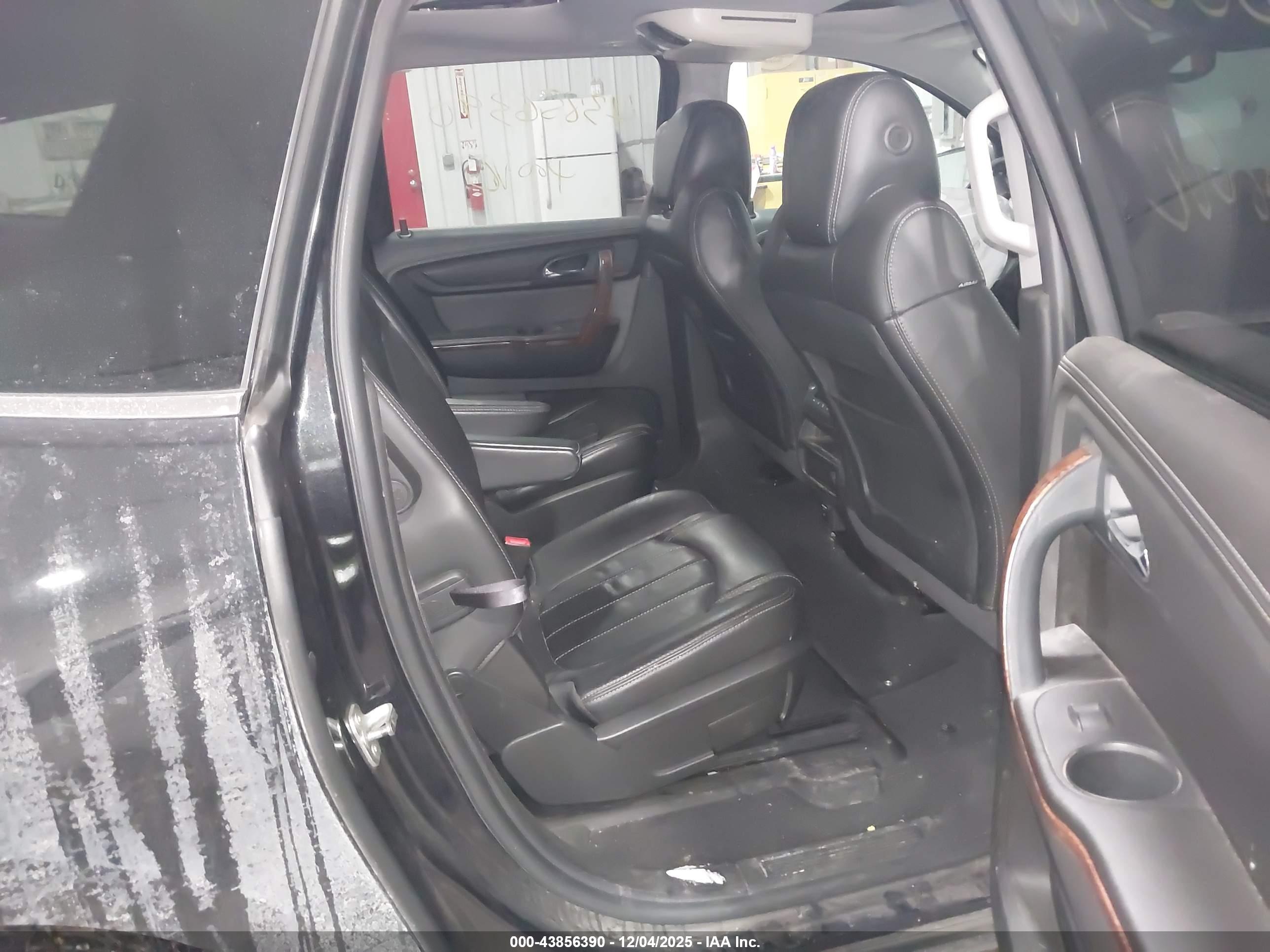 CHEVROLET TRAVERSE image 8