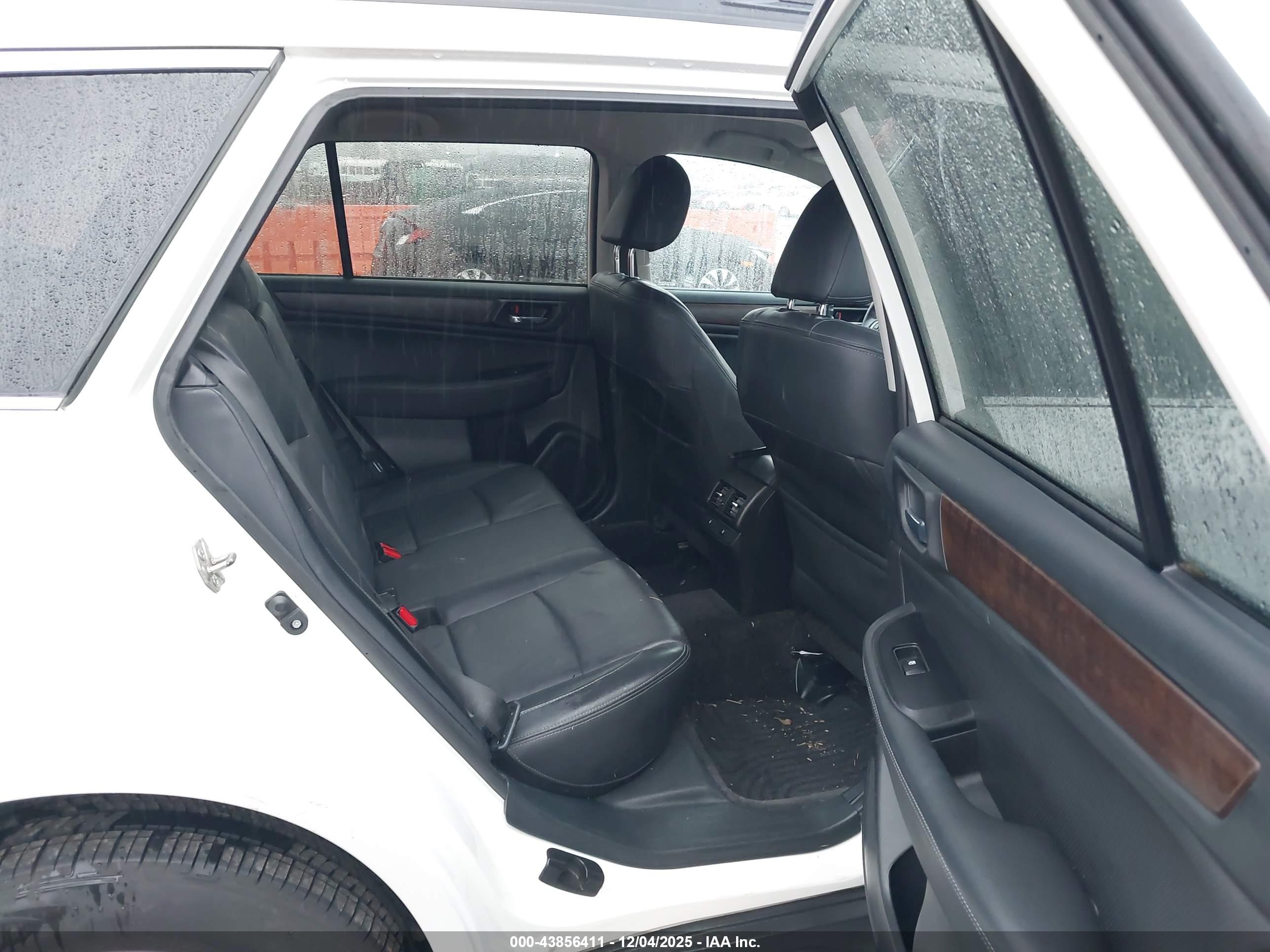 SUBARU OUTBACK image 8