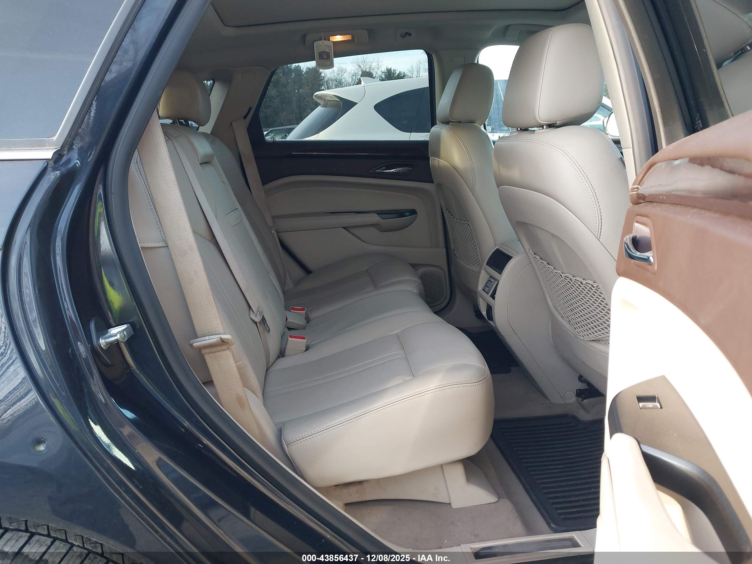 CADILLAC SRX image 8