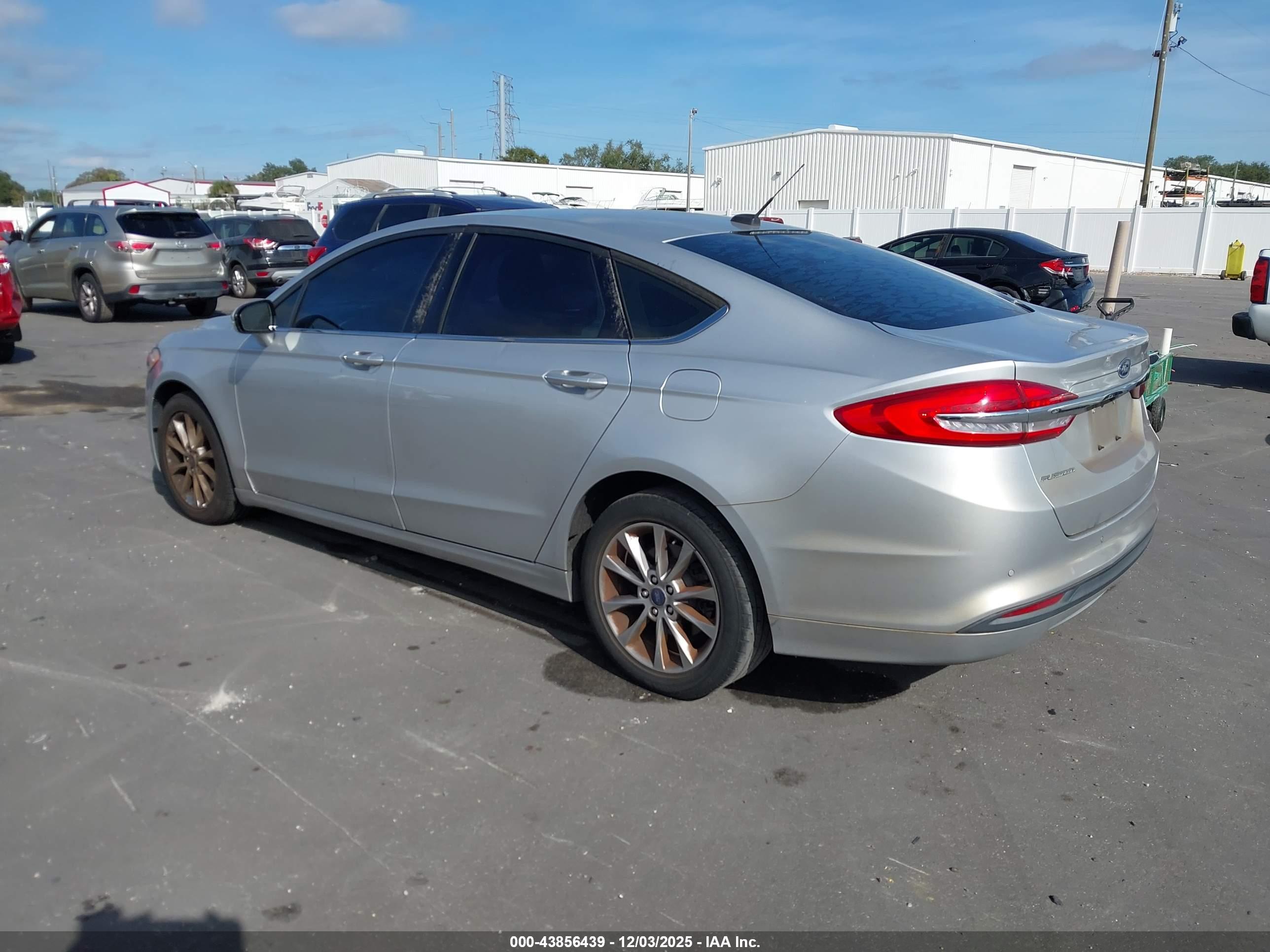 FORD FUSION image 3