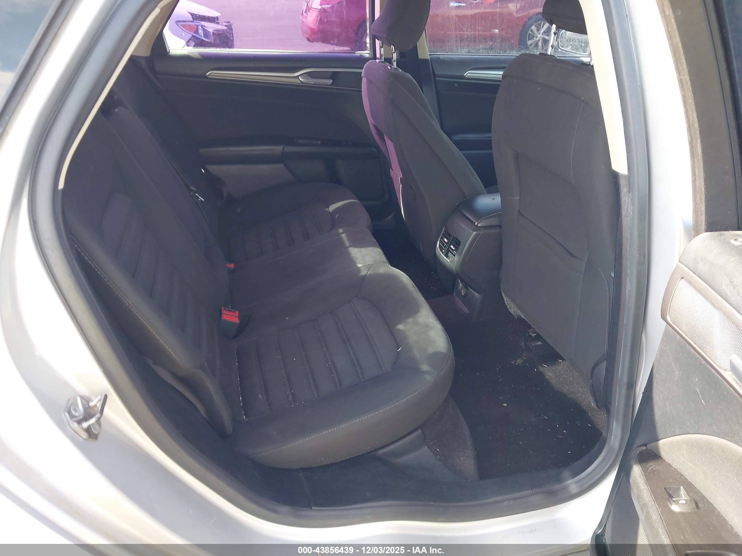 FORD FUSION image 8