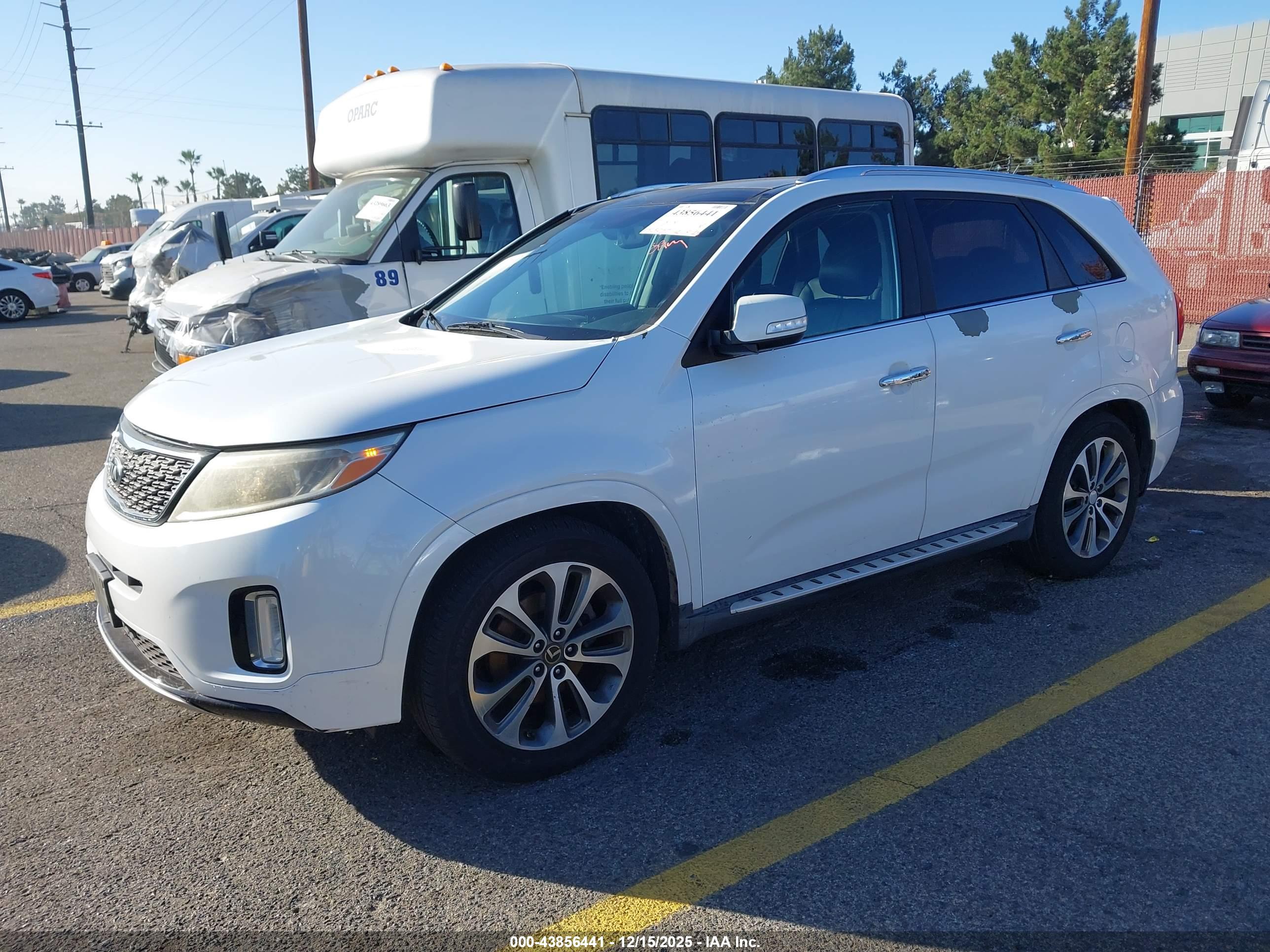 KIA SORENTO image 2