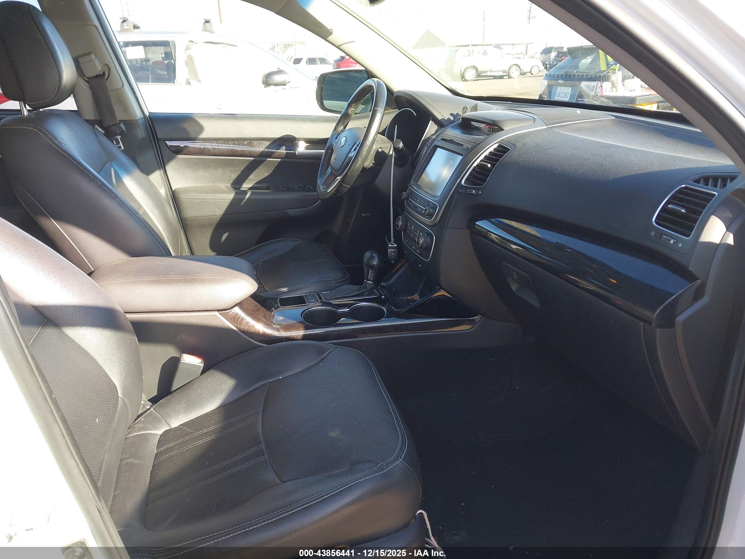 KIA SORENTO image 5