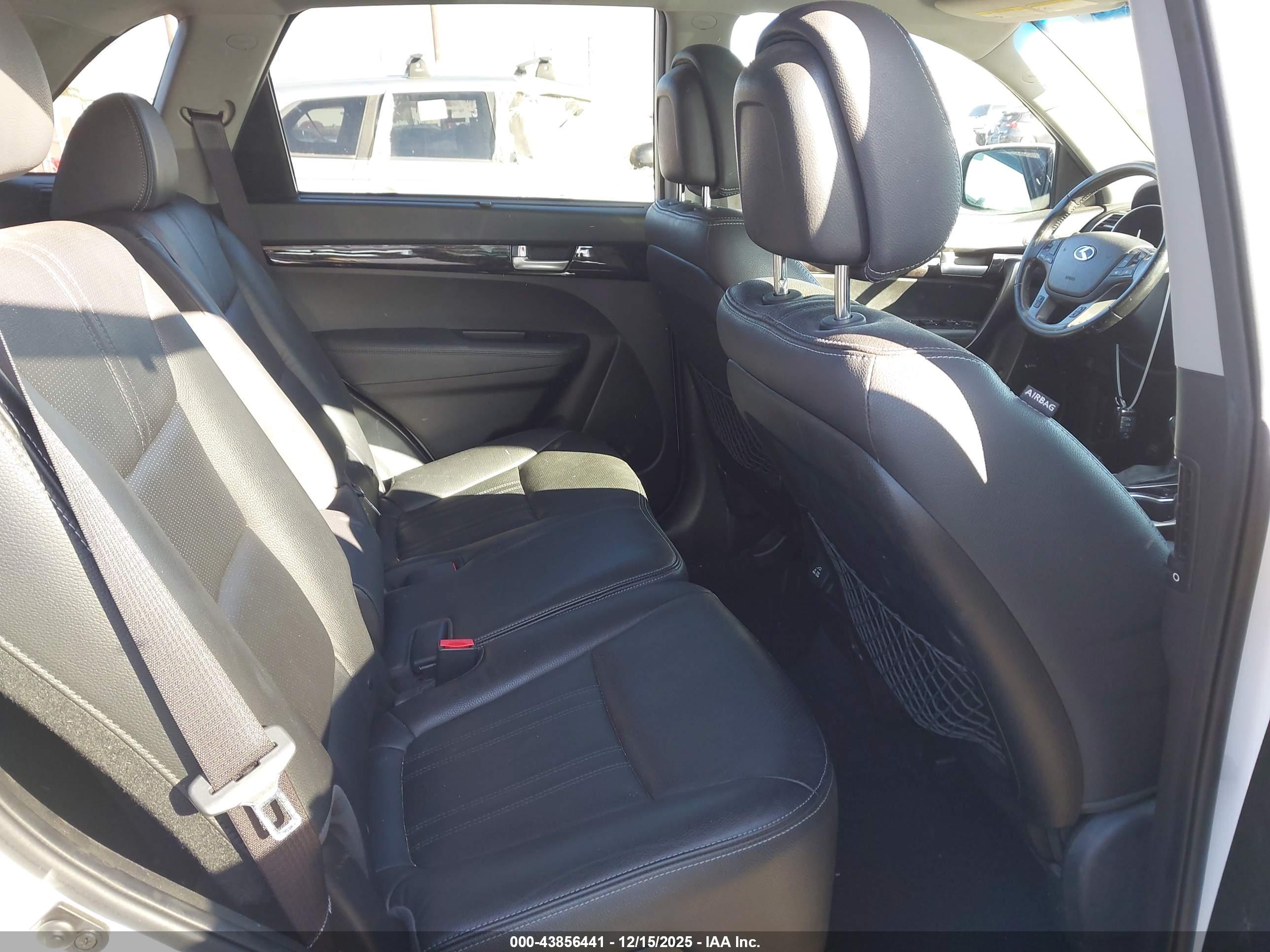 KIA SORENTO image 8