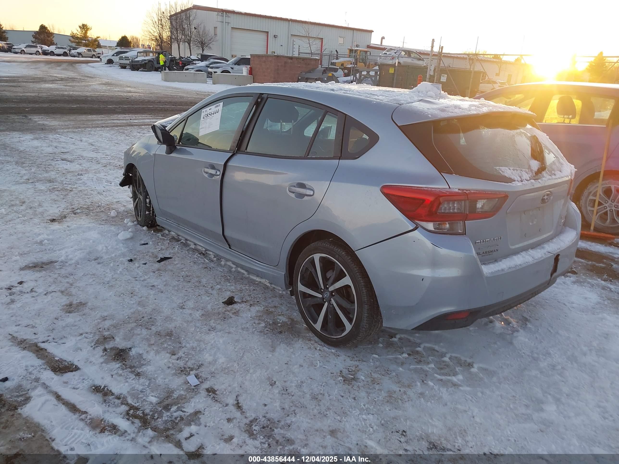 SUBARU IMPREZA image 3