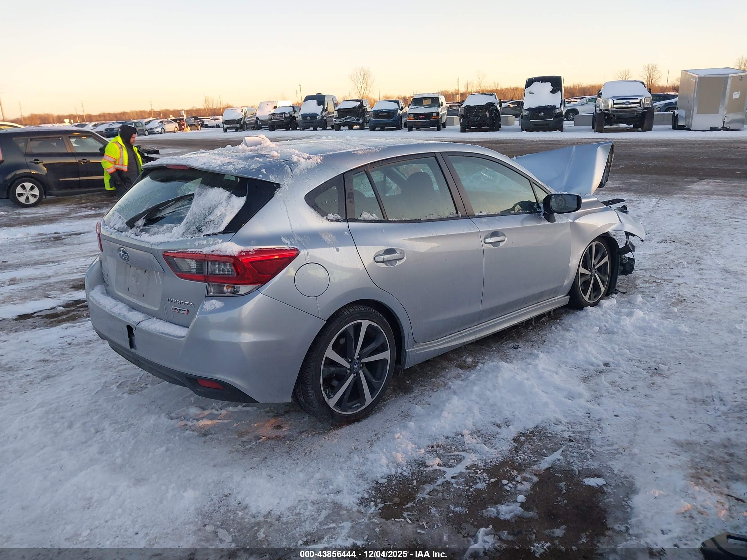 SUBARU IMPREZA image 4