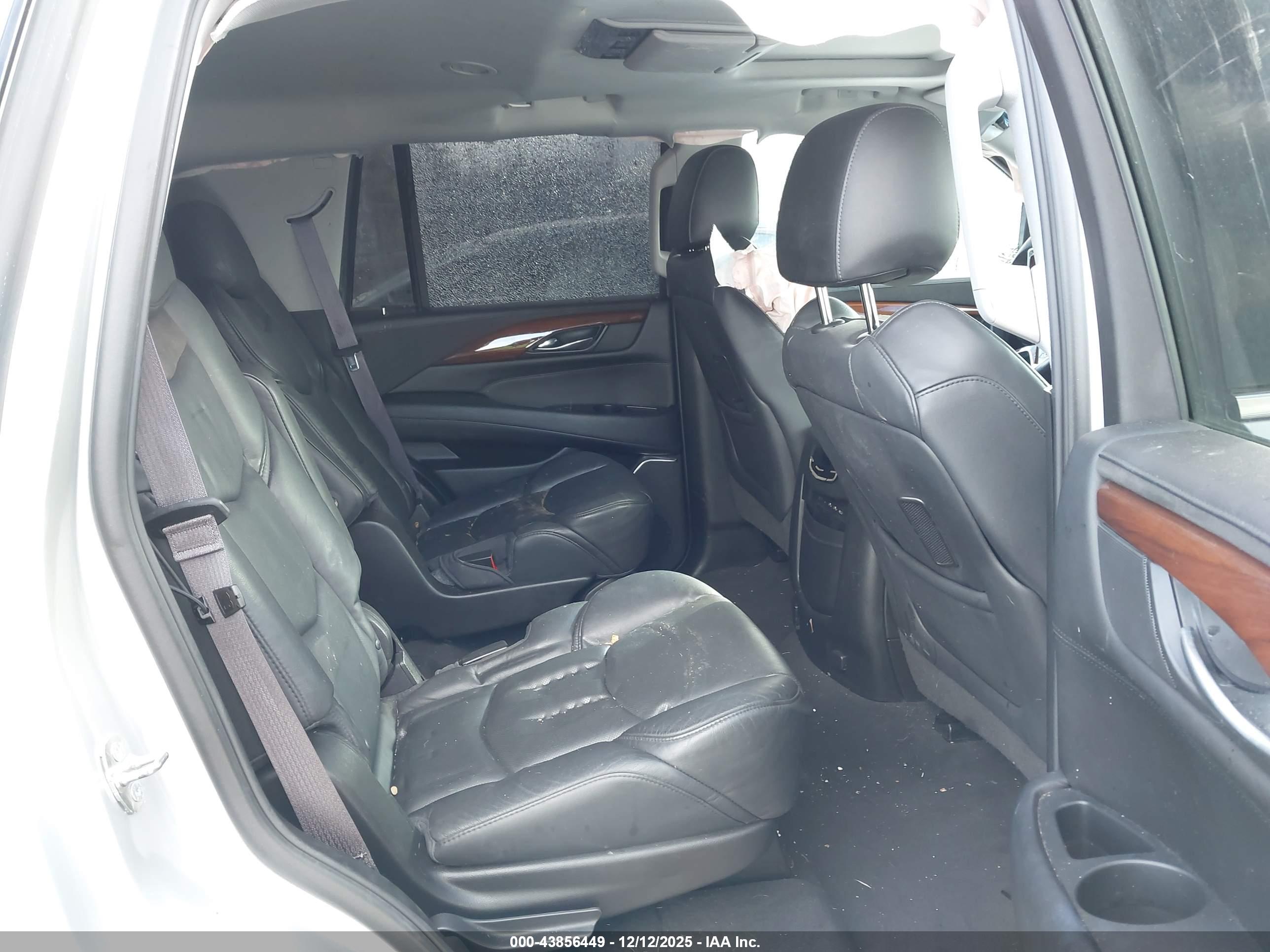 CADILLAC ESCALADE image 8