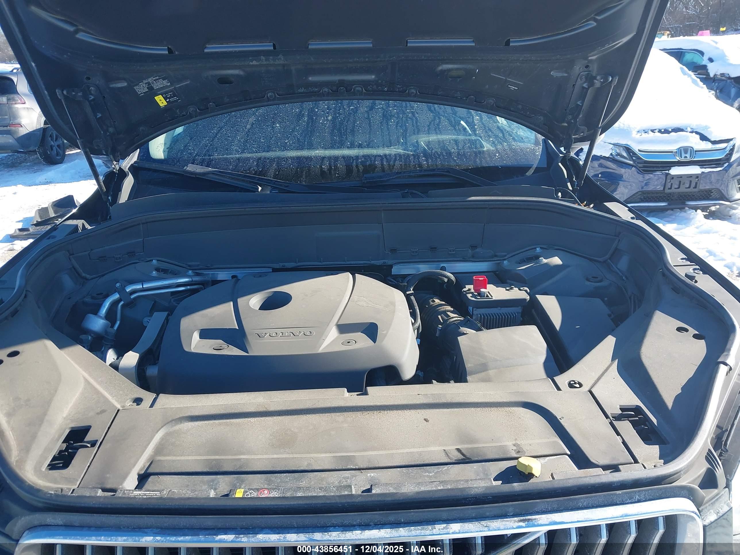 VOLVO XC90 image 10
