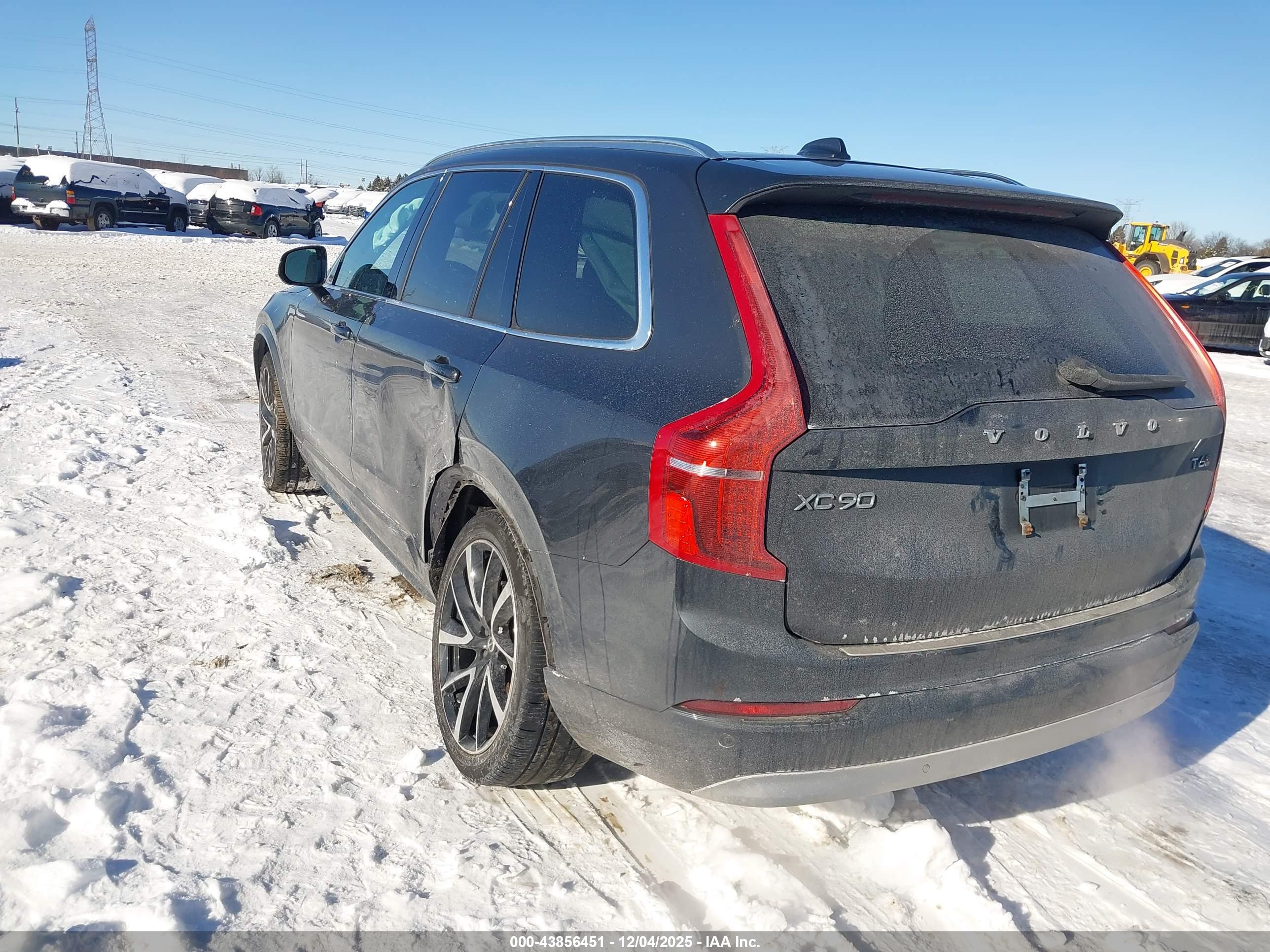 VOLVO XC90 image 3