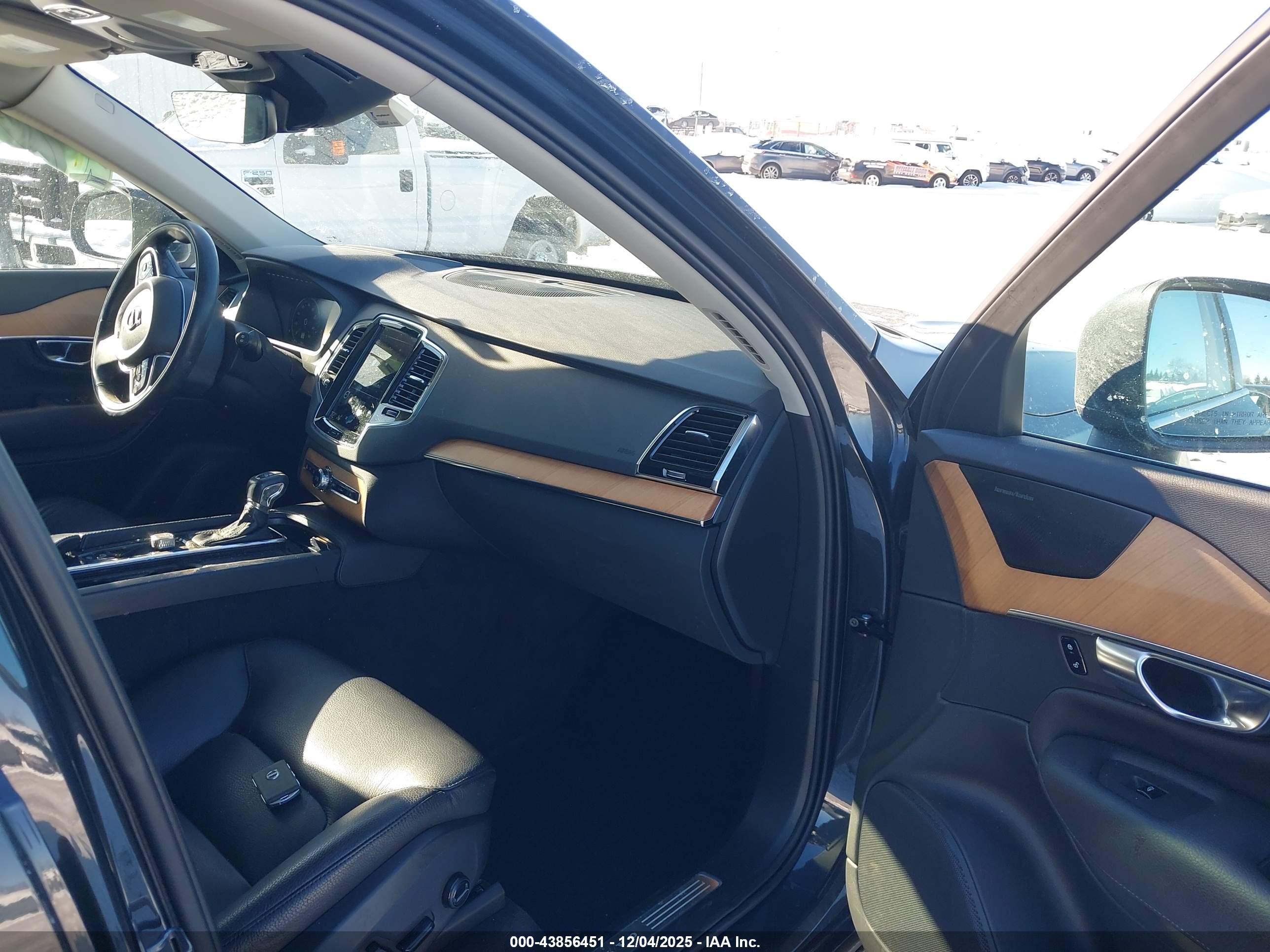VOLVO XC90 image 5