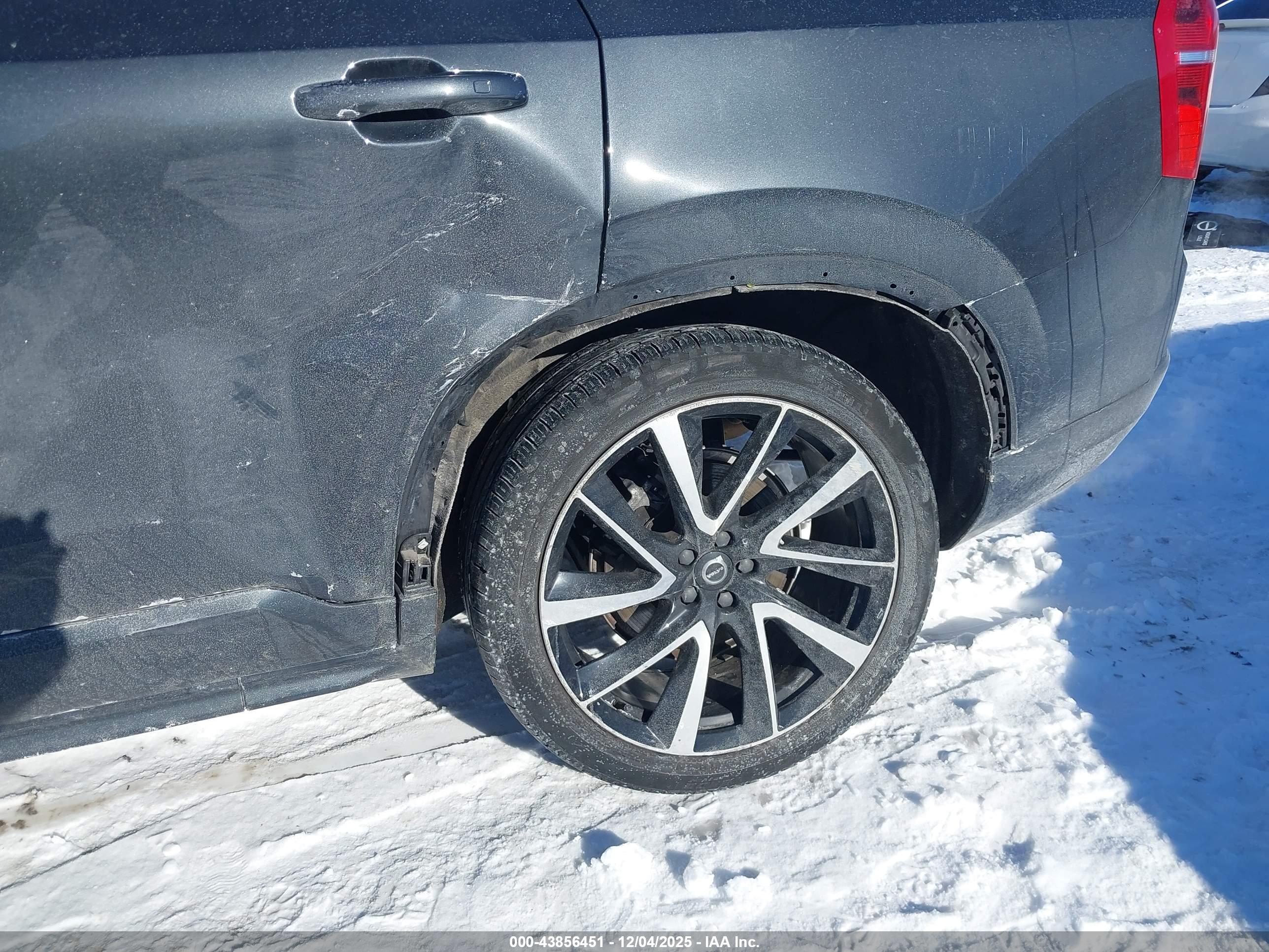 VOLVO XC90 image 6
