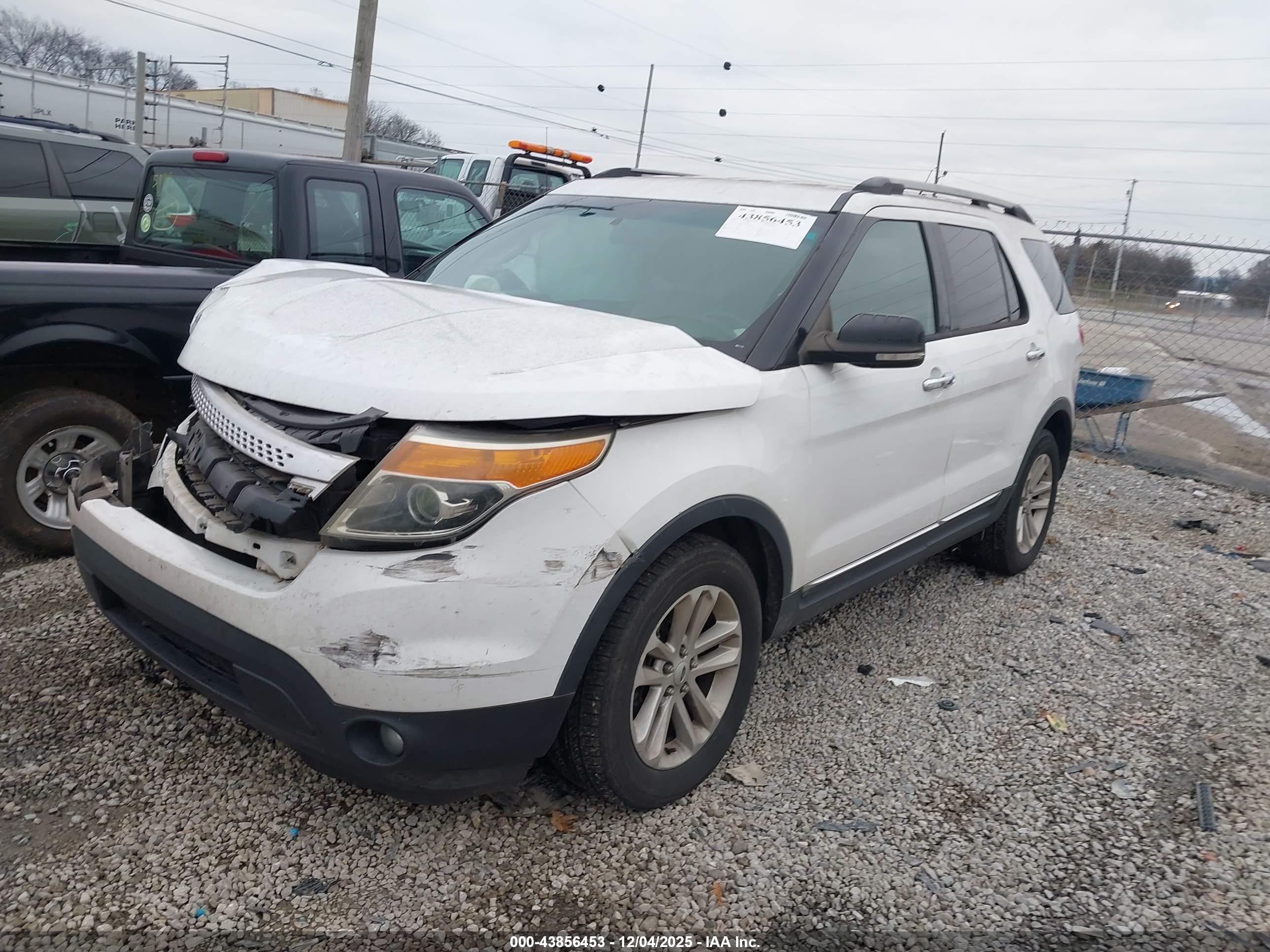 FORD EXPLORER image 2