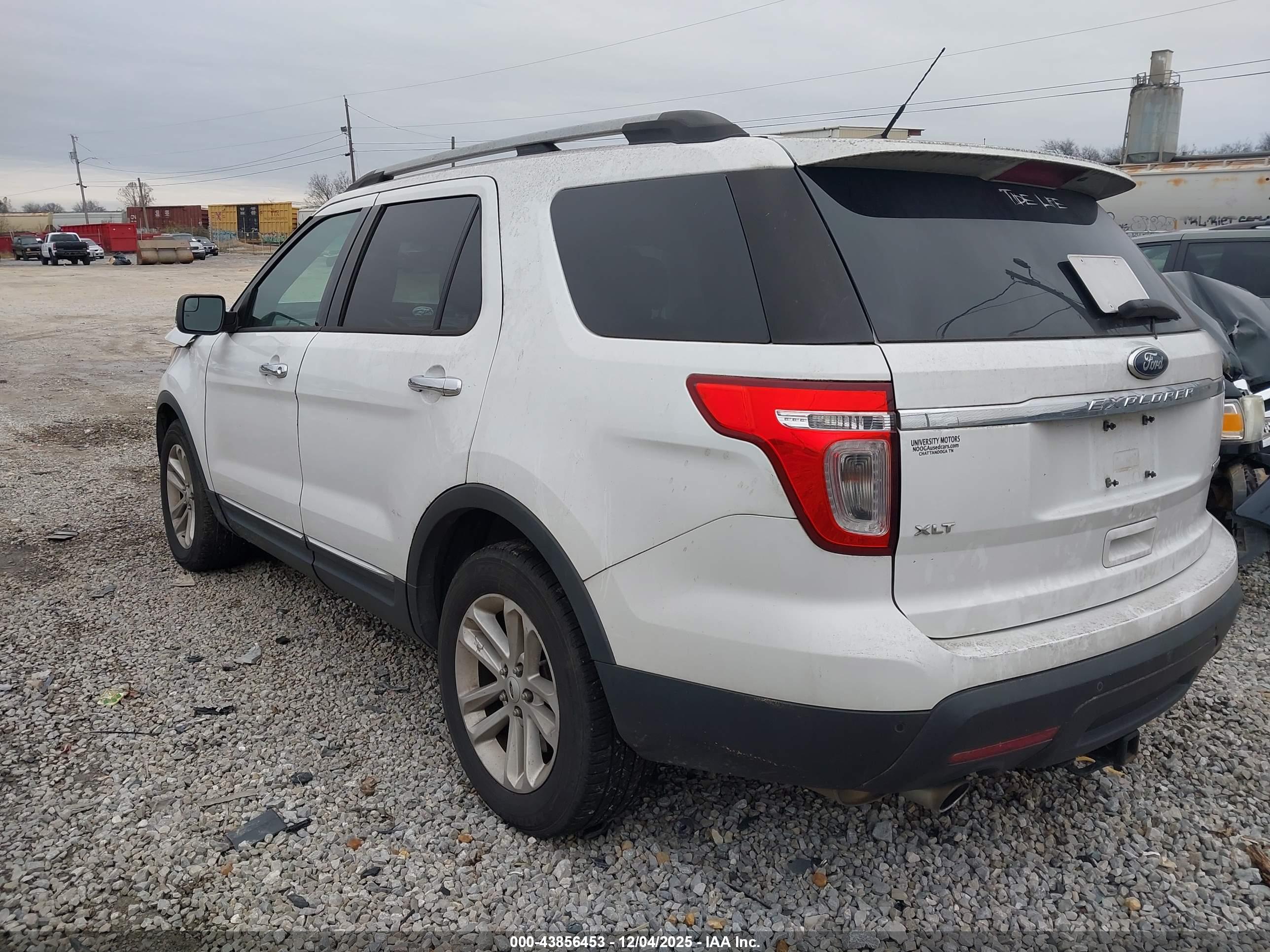 FORD EXPLORER image 3
