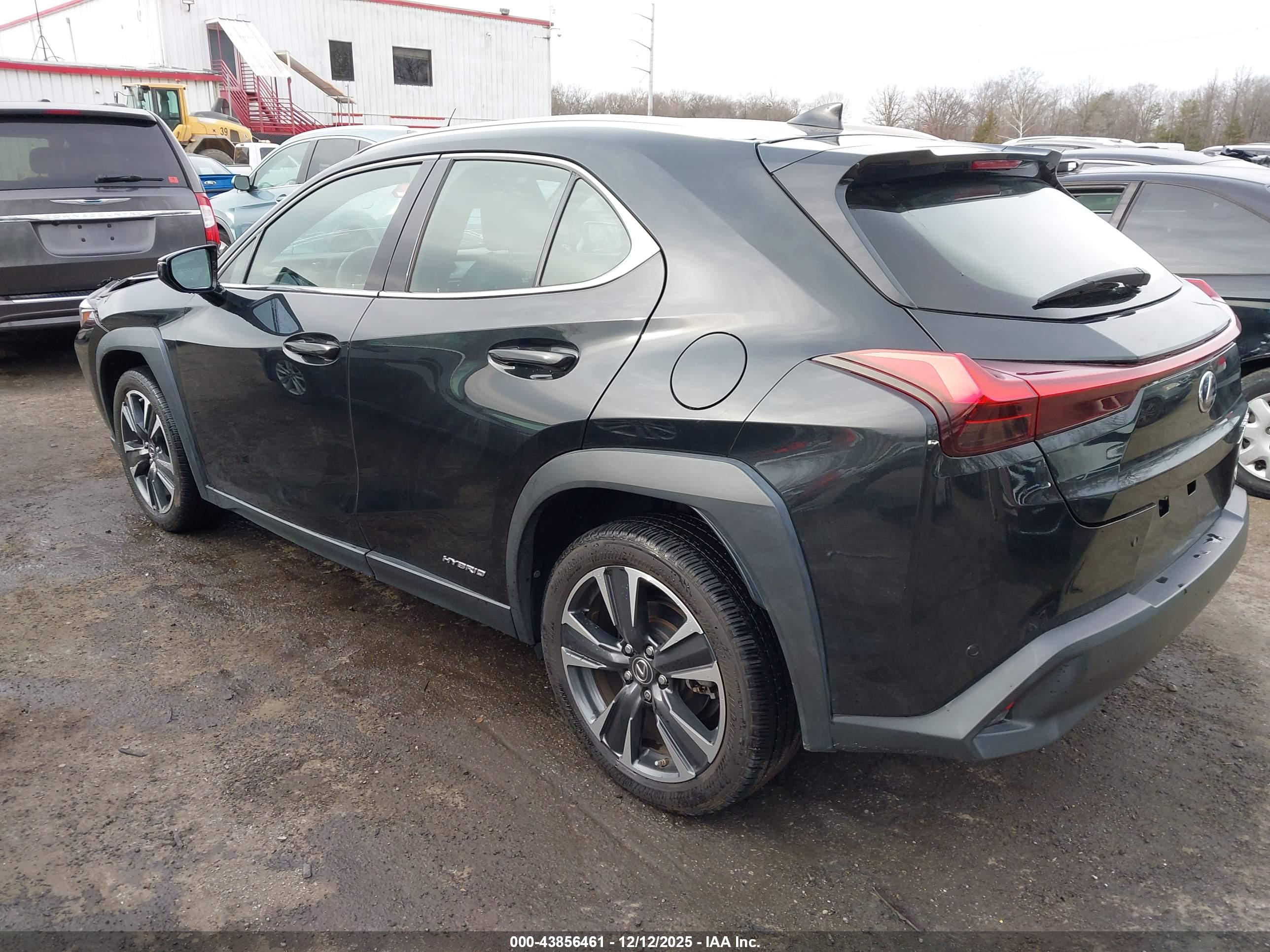 LEXUS UX image 3