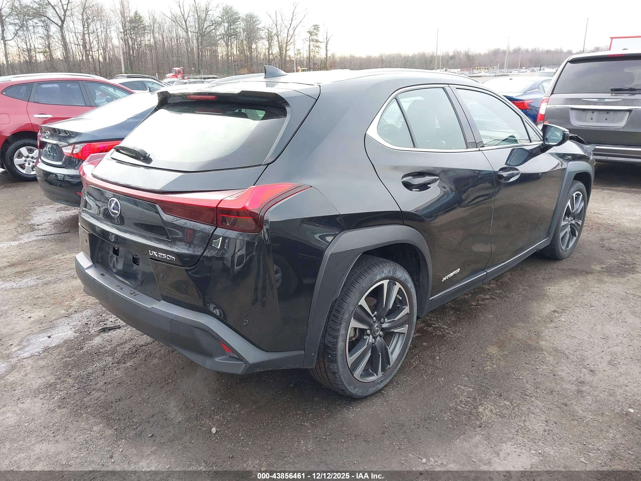LEXUS UX image 4