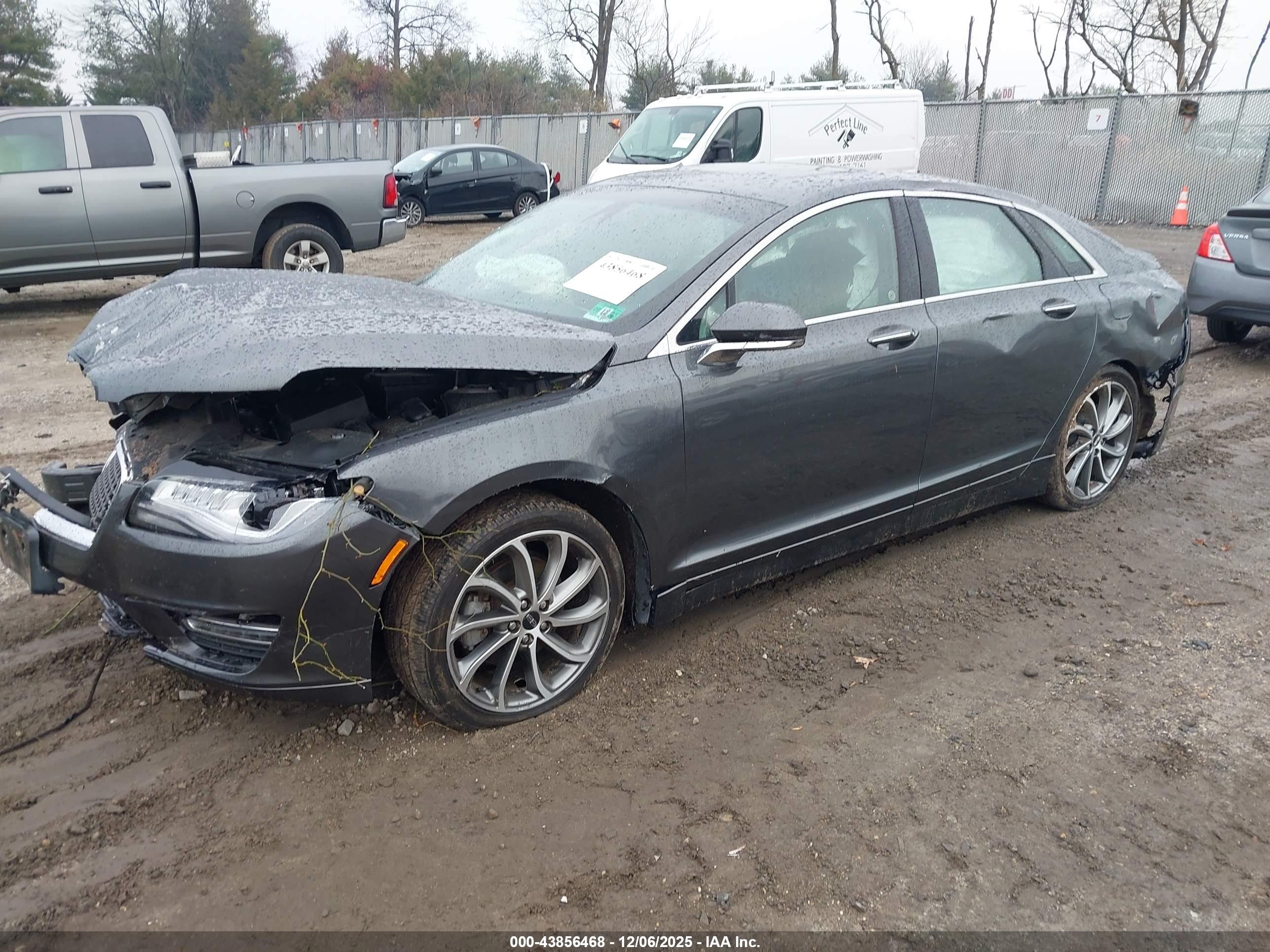 LINCOLN MKZ image 2