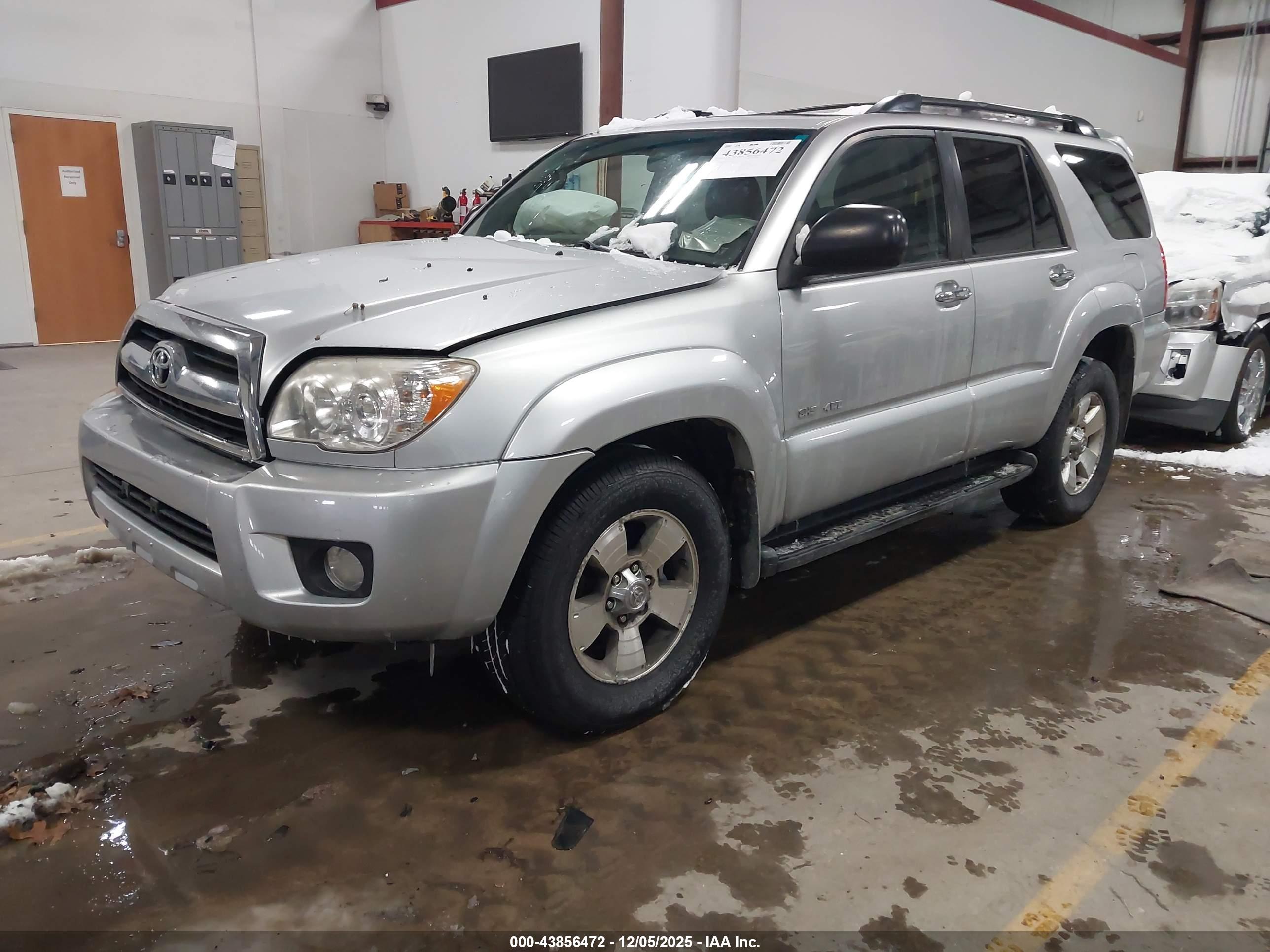 TOYOTA 4RUNNER image 2