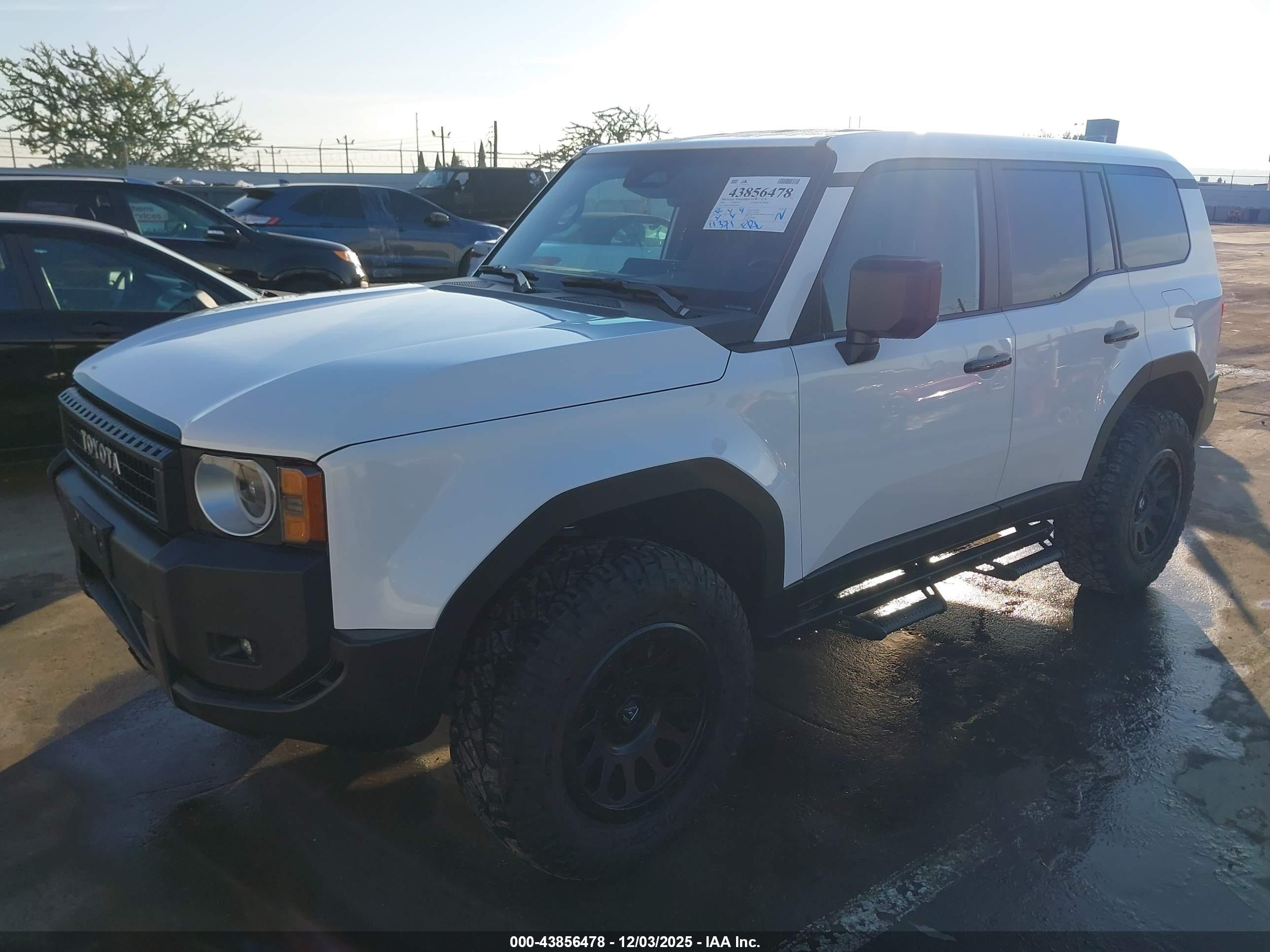 TOYOTA LAND image 2