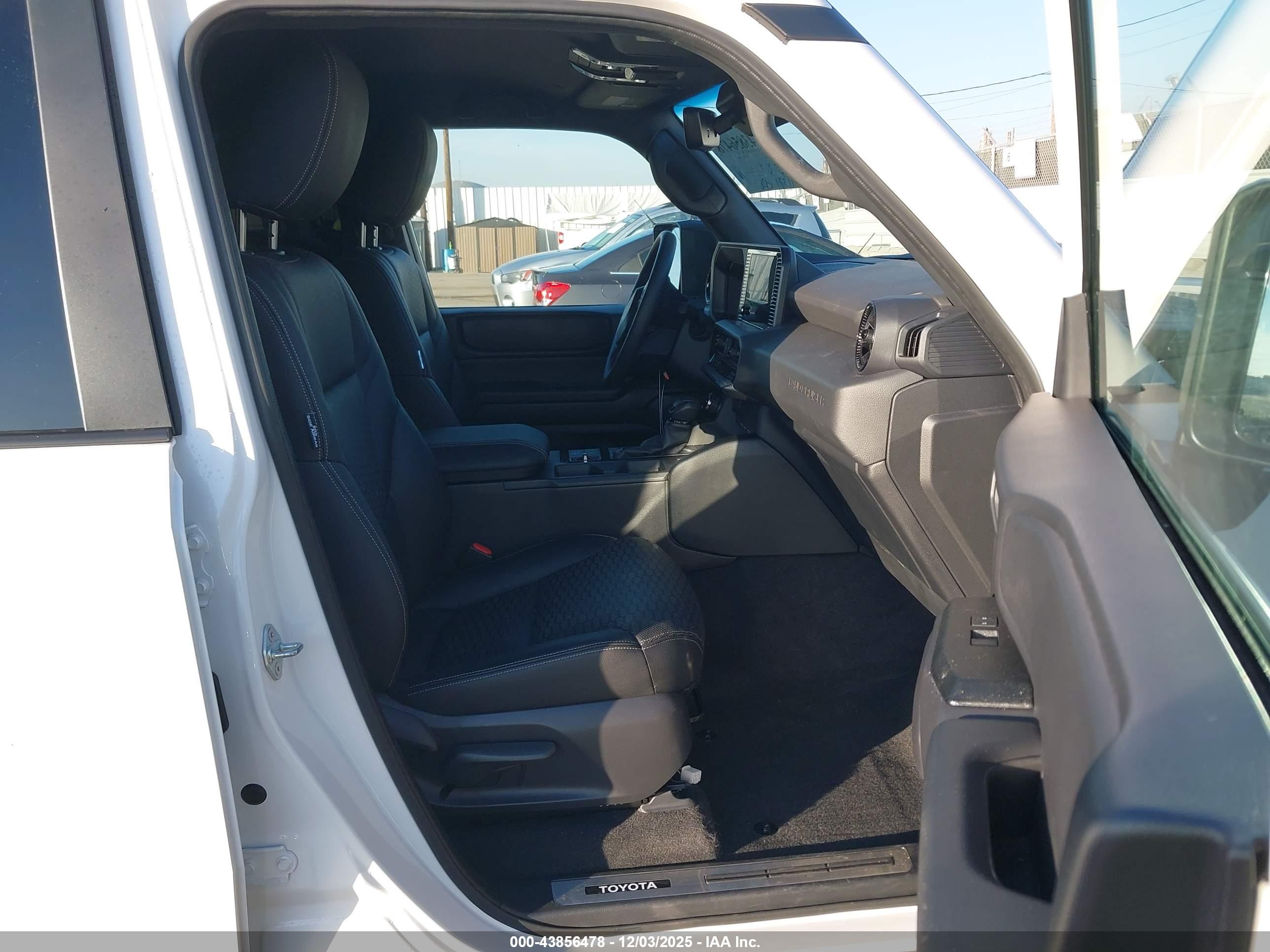 TOYOTA LAND image 5