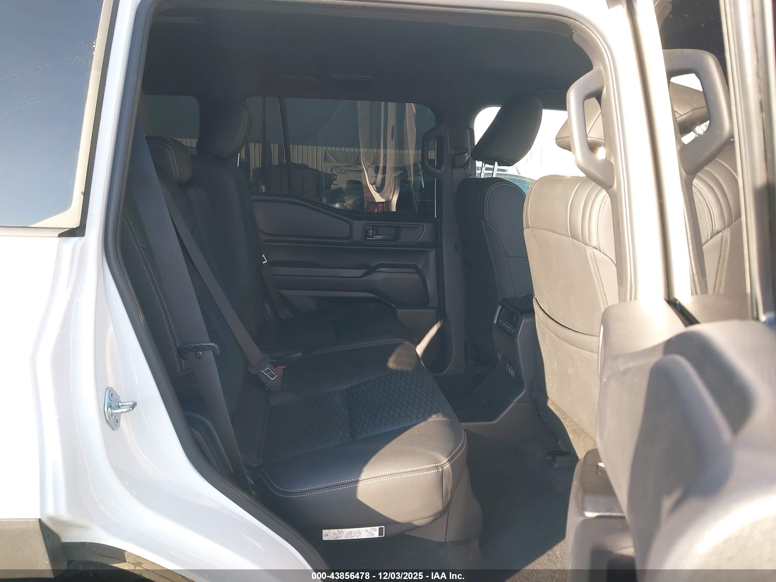 TOYOTA LAND image 8