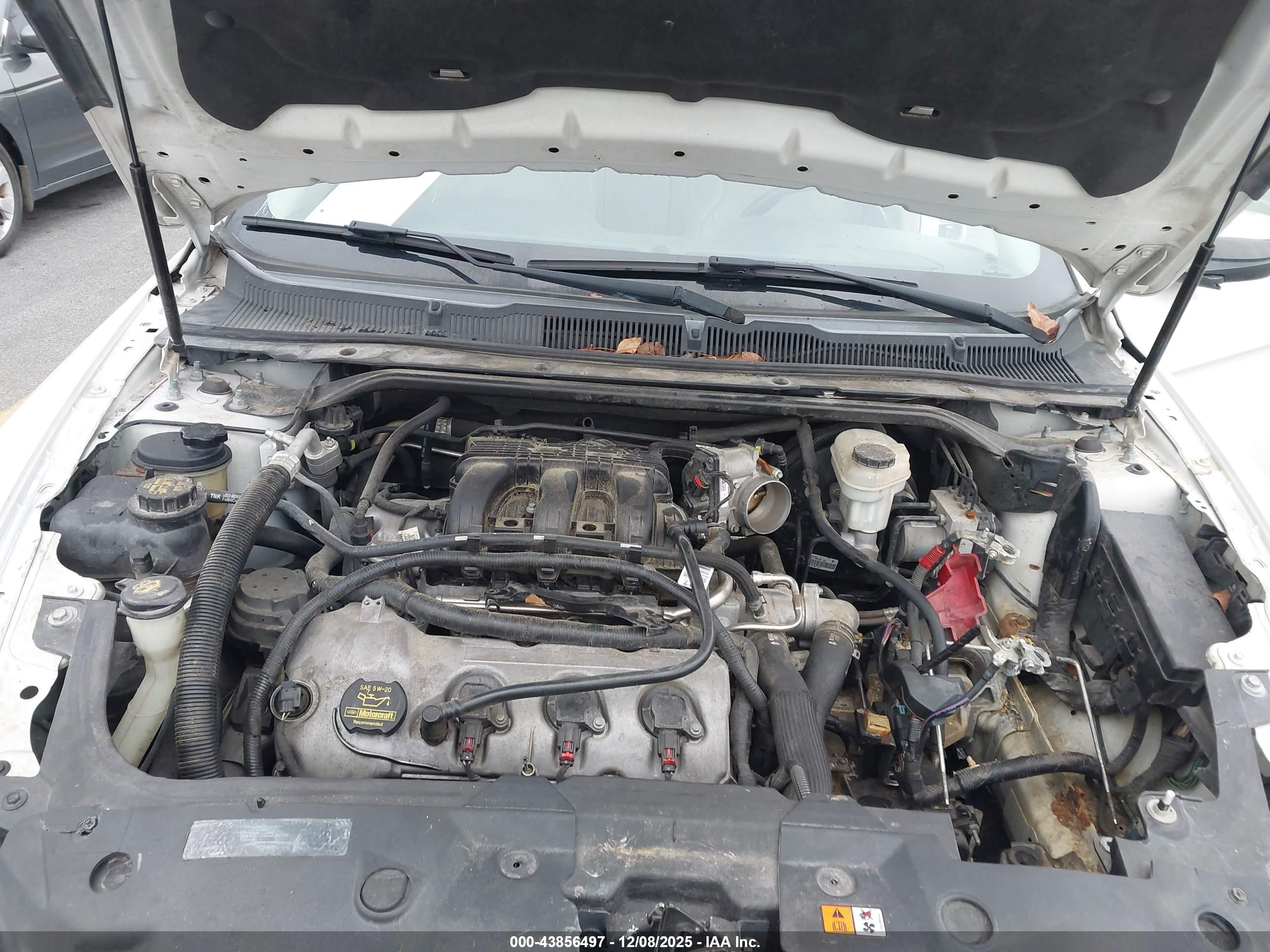 FORD TAURUS image 10