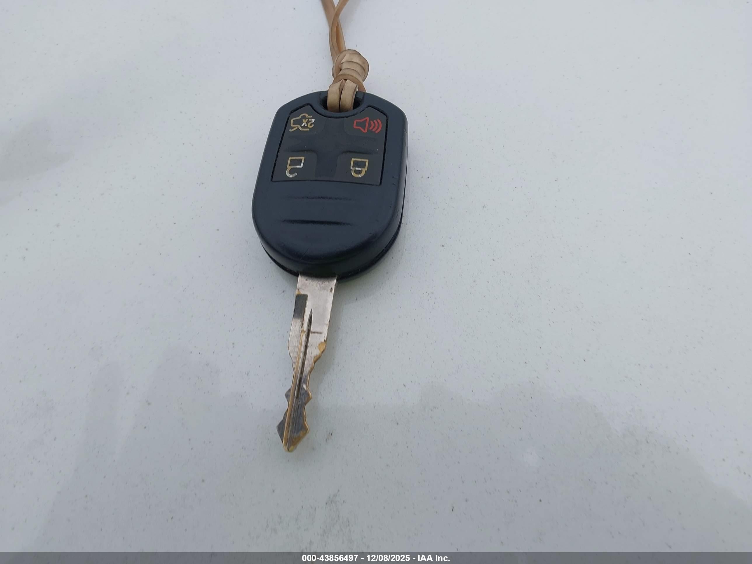 FORD TAURUS image 11