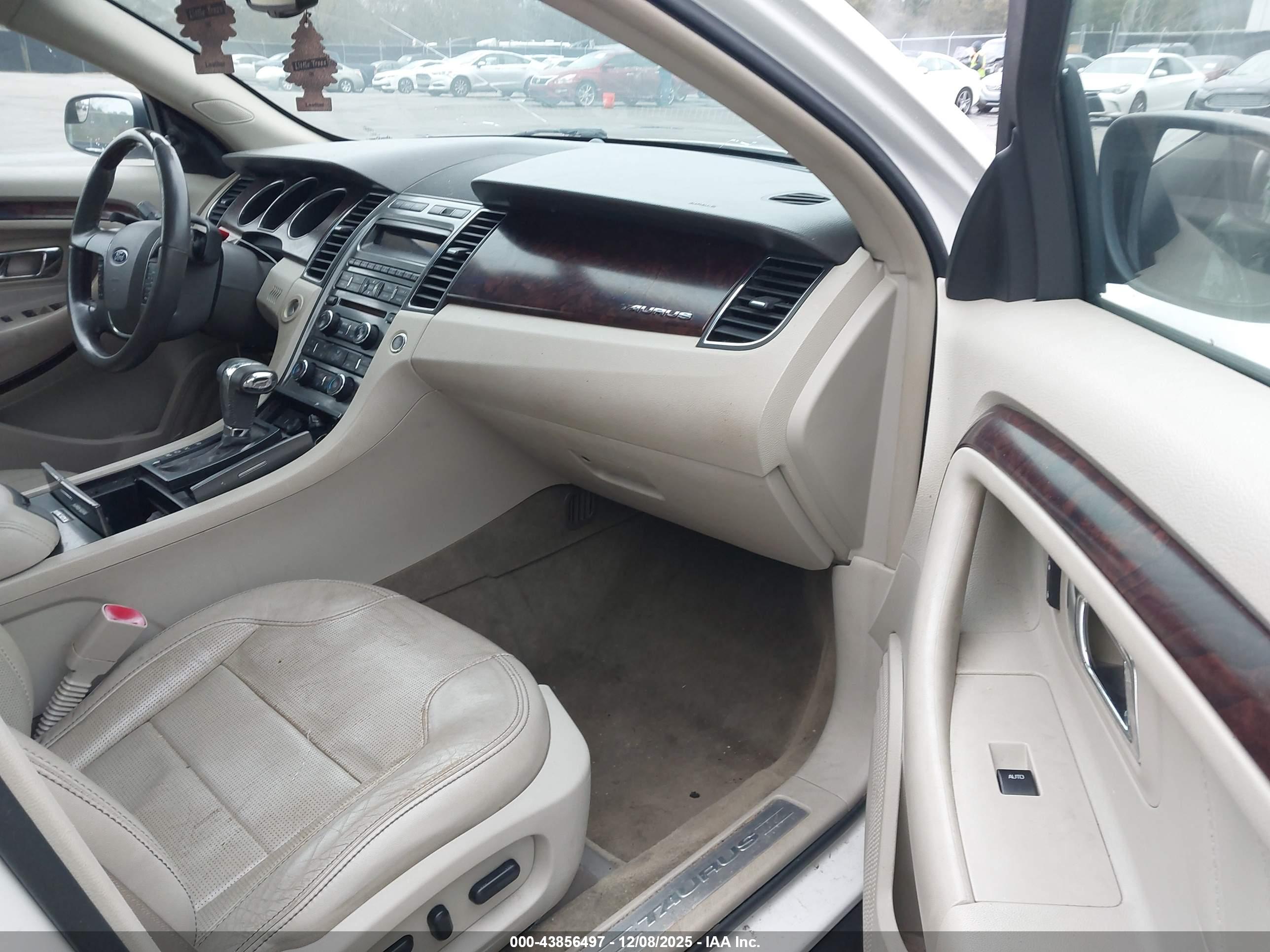 FORD TAURUS image 5