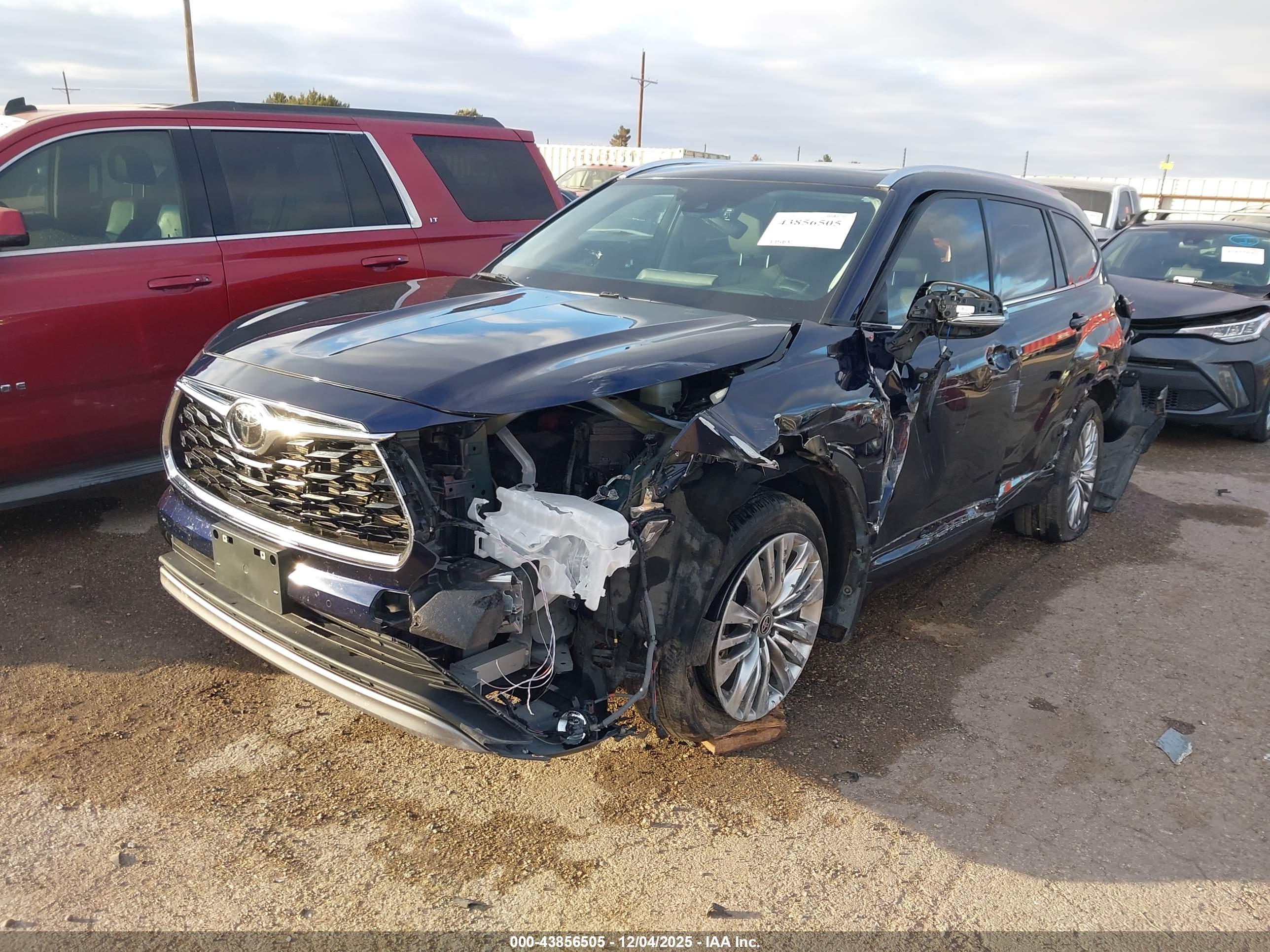 TOYOTA HIGHLANDER image 2