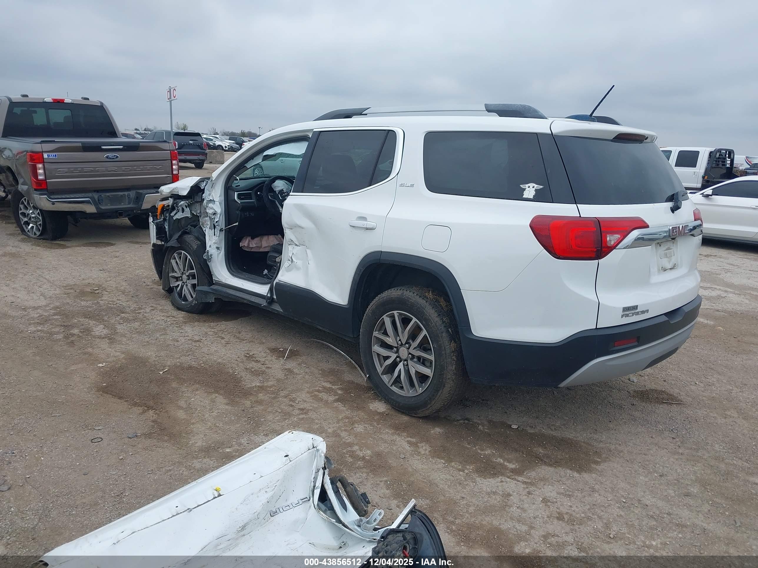 GMC ACADIA image 3