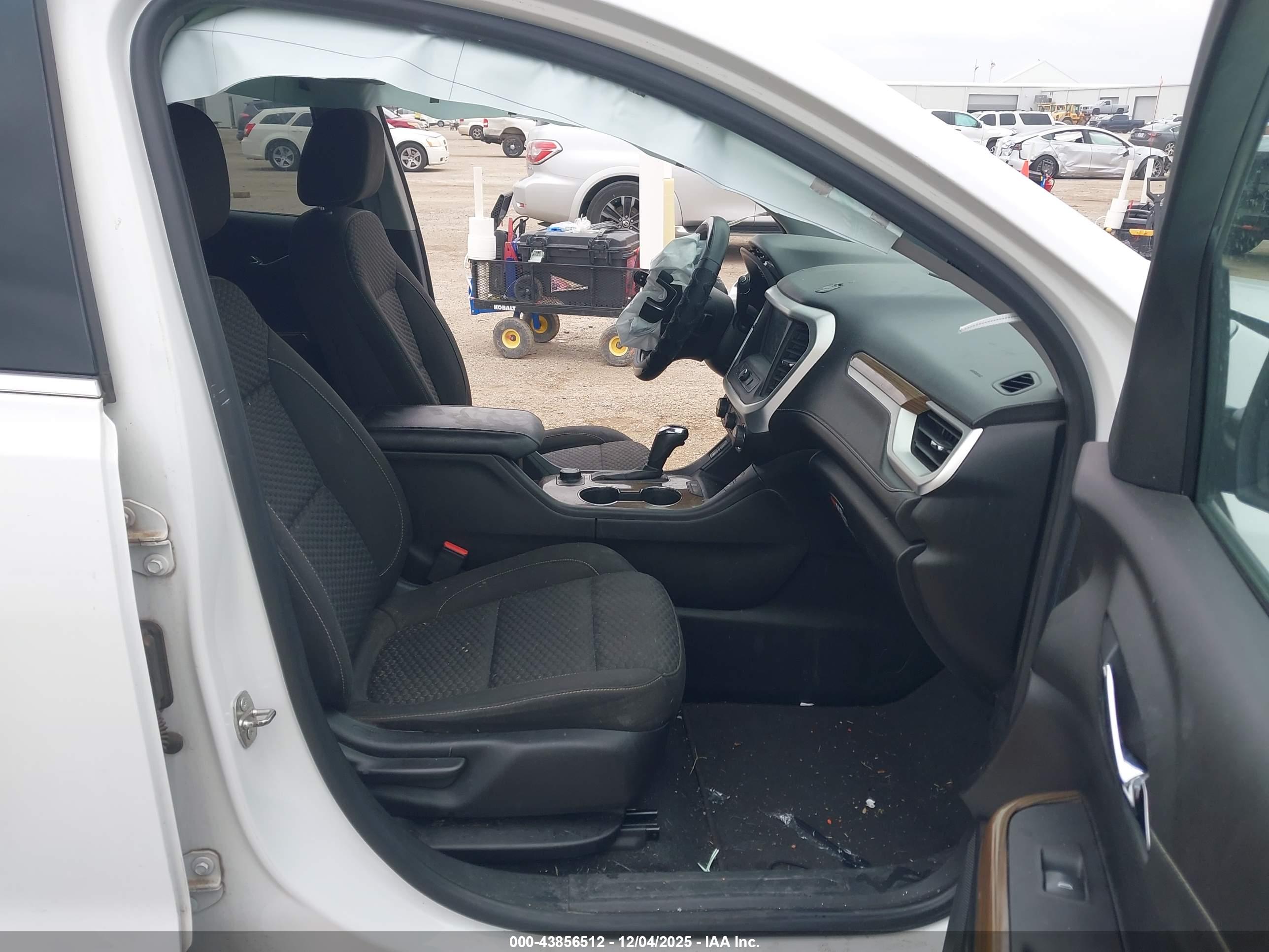 GMC ACADIA image 5