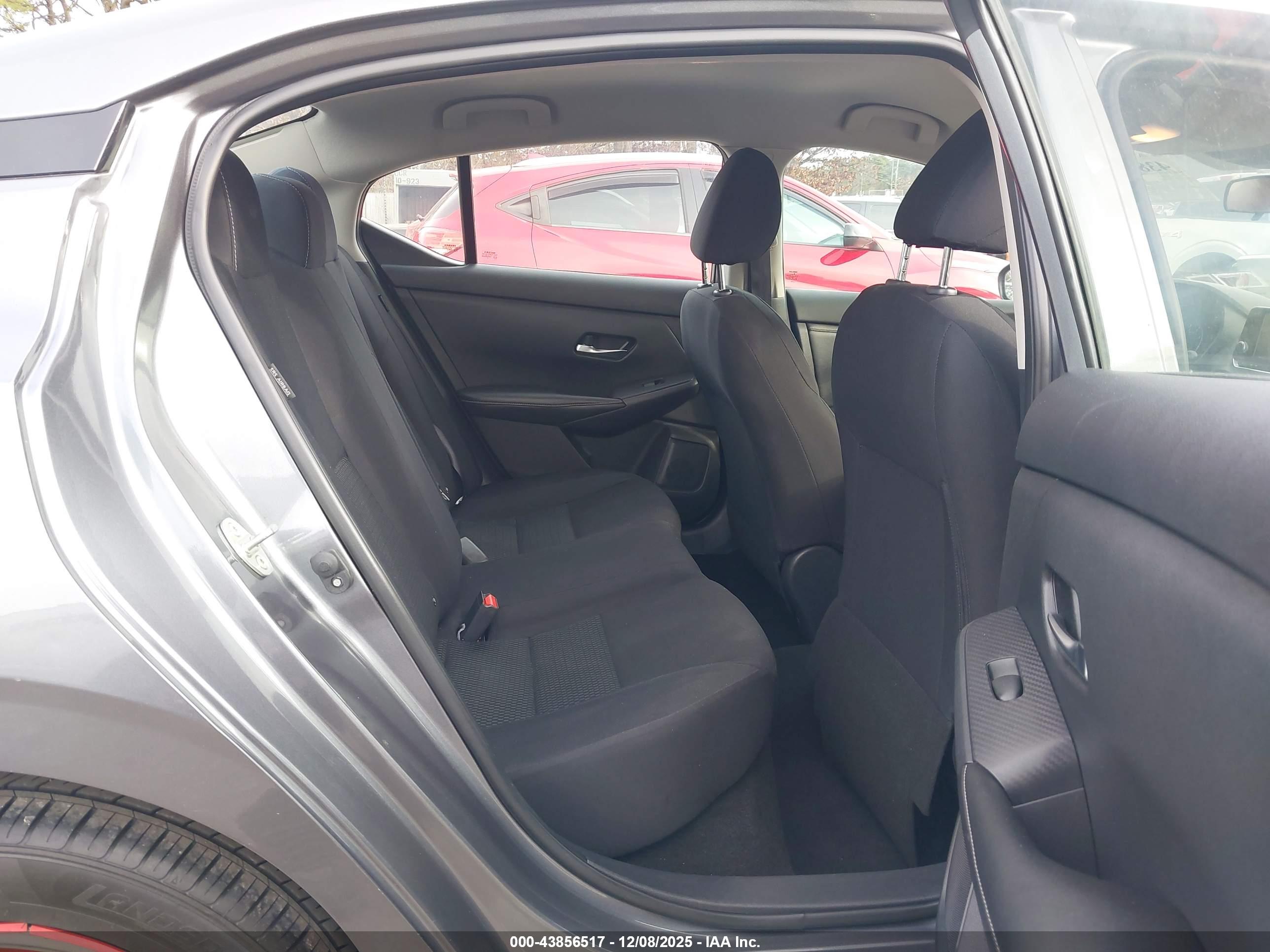 NISSAN SENTRA image 8