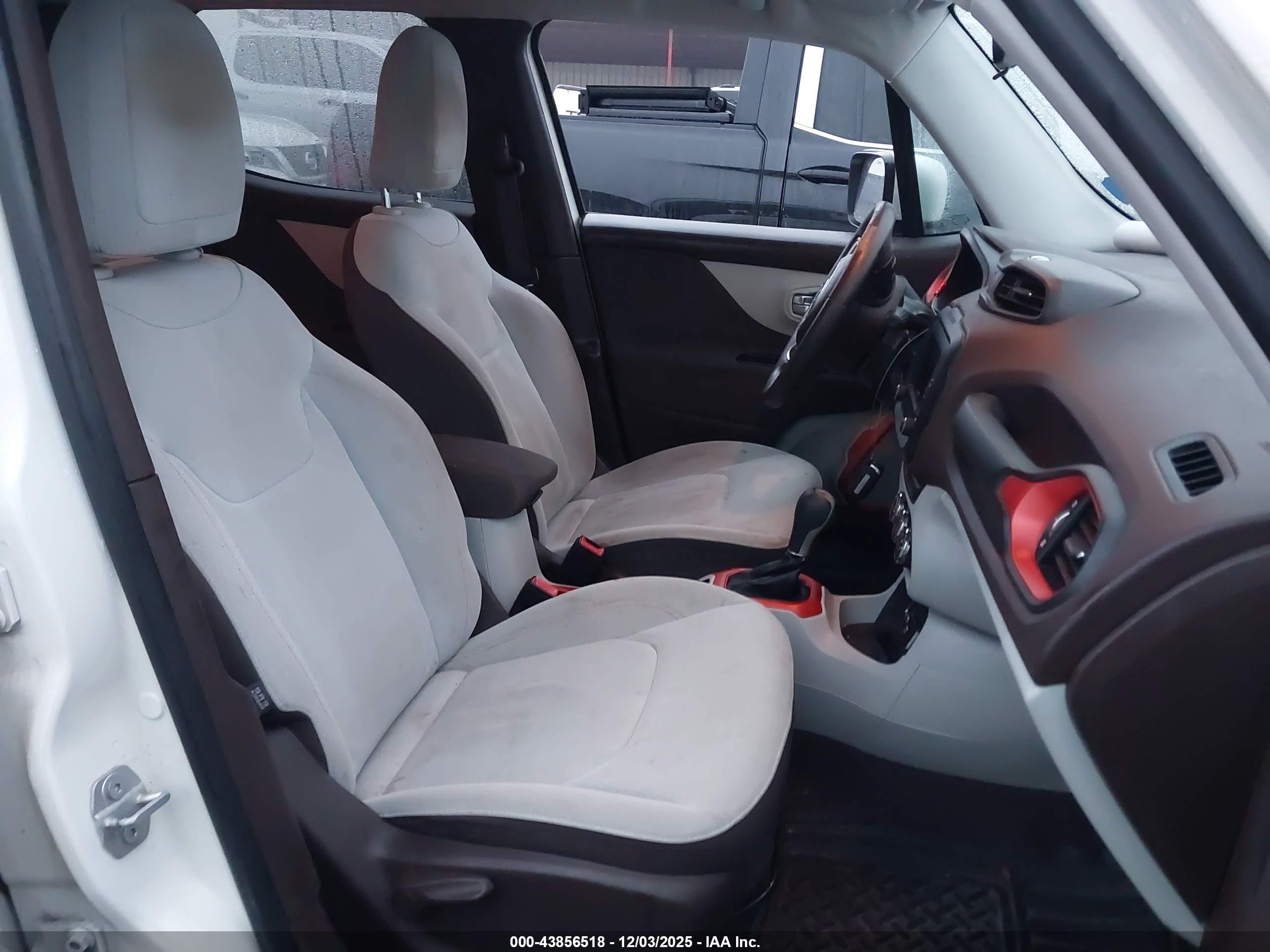 JEEP RENEGADE image 5